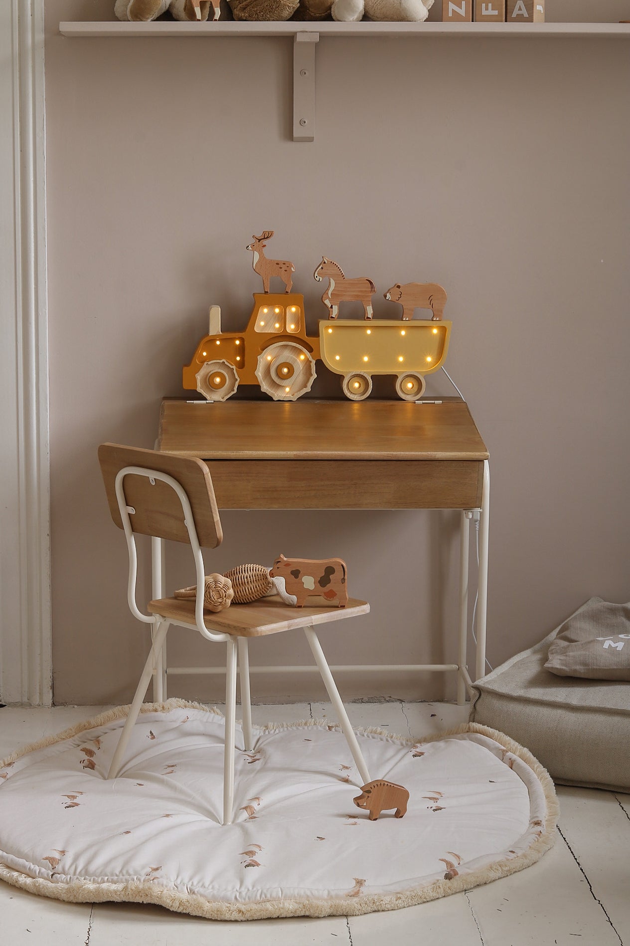 Little Lights Tractor lampe i træ - flere farver