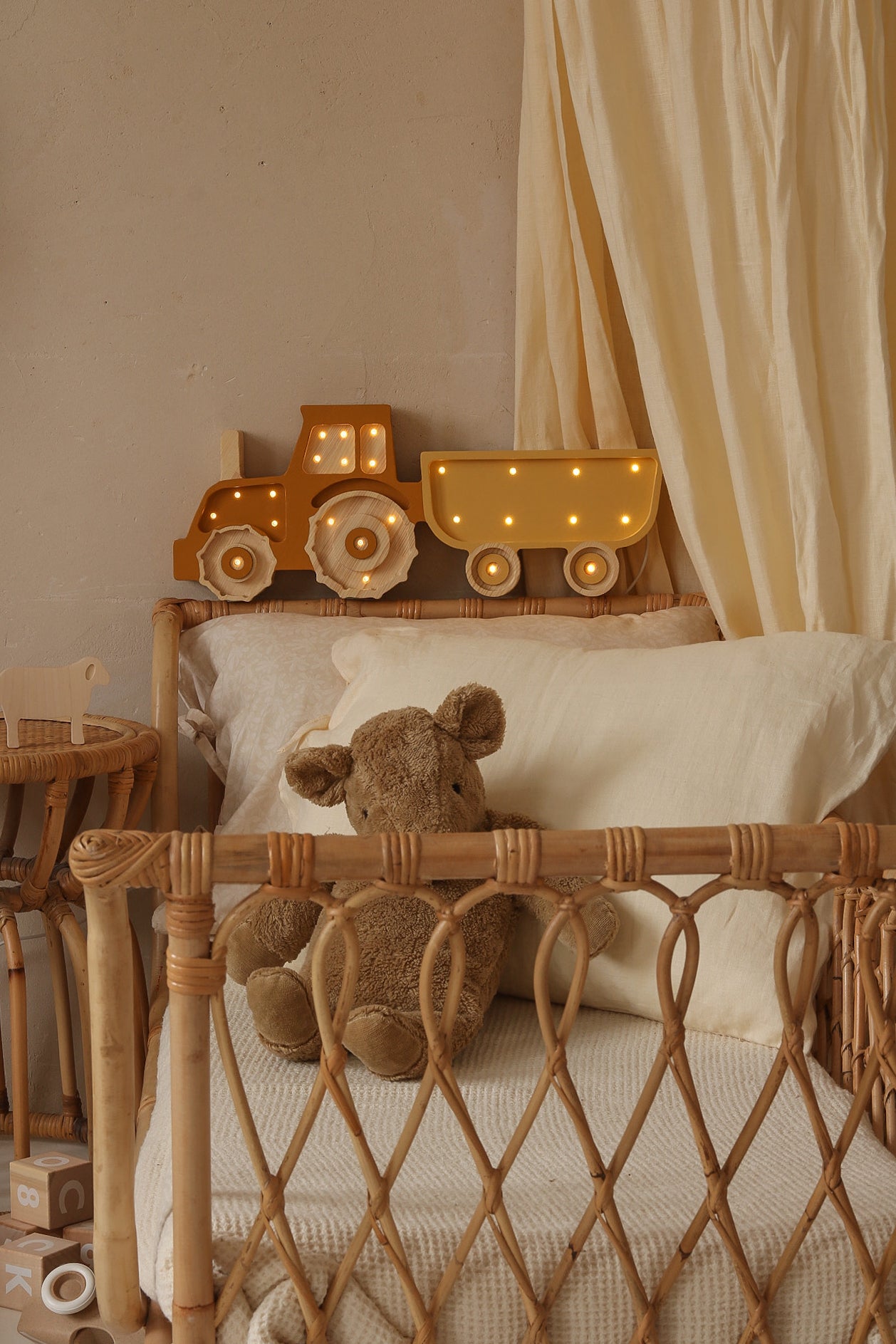 Little Lights Tractor lampe i træ - flere farver