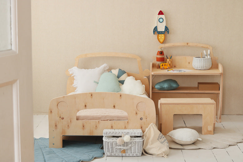 Little Lights Space Rocket lampe i træ - flere farver