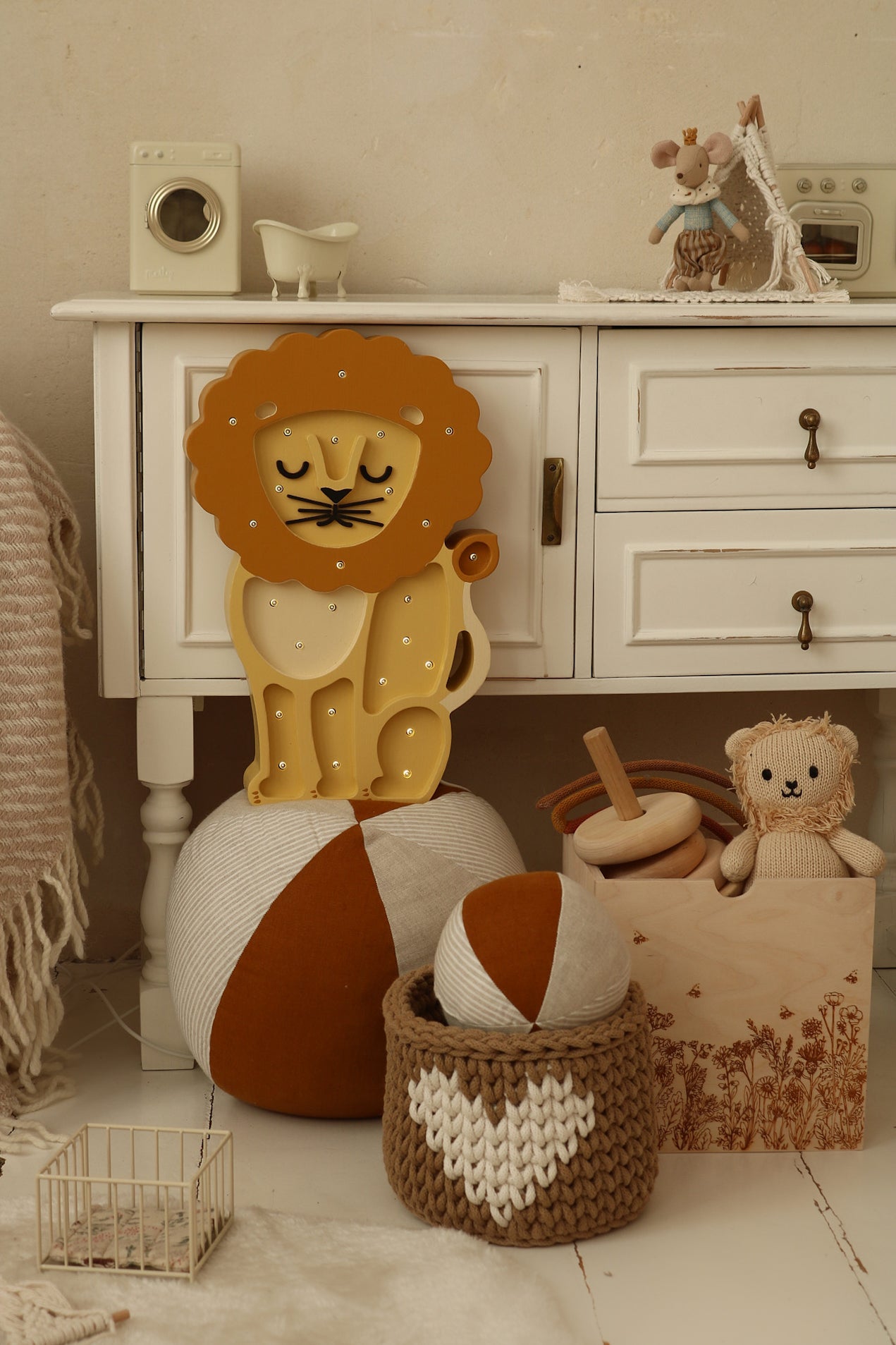 Little Lights Lion lampe i træ - flere farver
