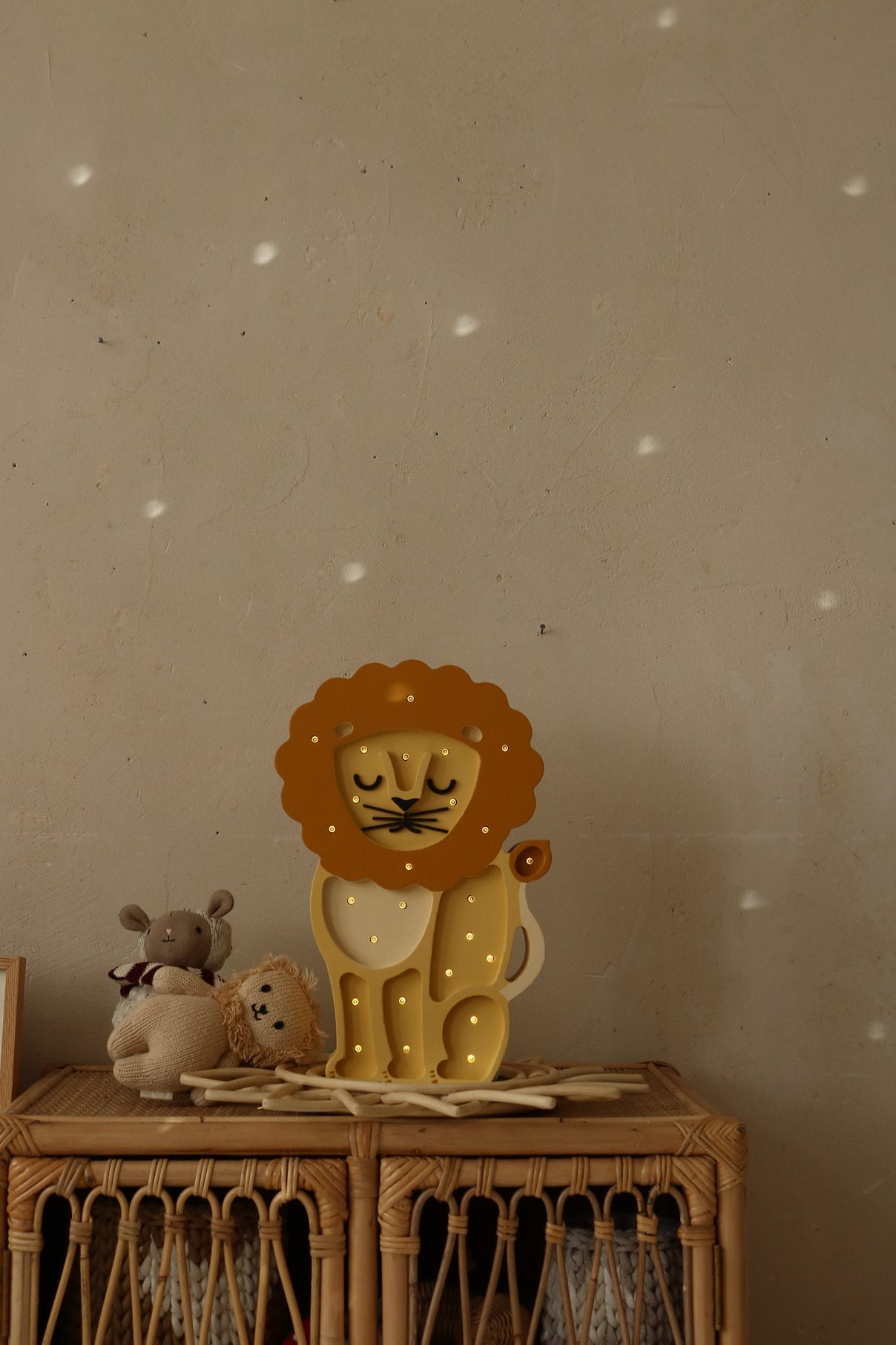 Little Lights Lion lampe i træ - flere farver