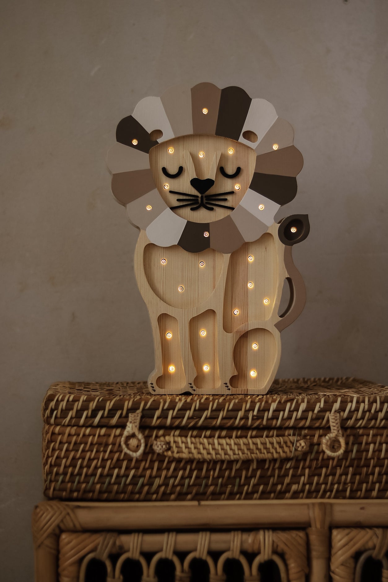 Little Lights Lion lampe i træ - flere farver