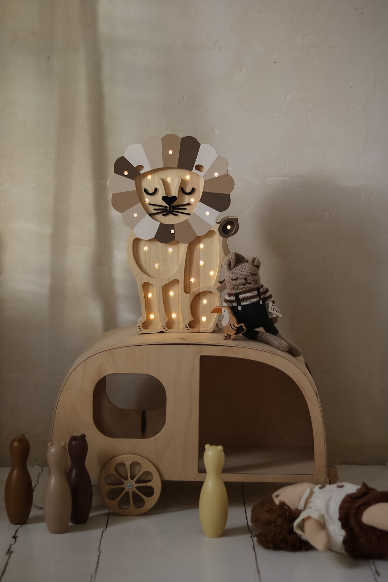 Little Lights Lion lampe i træ - flere farver