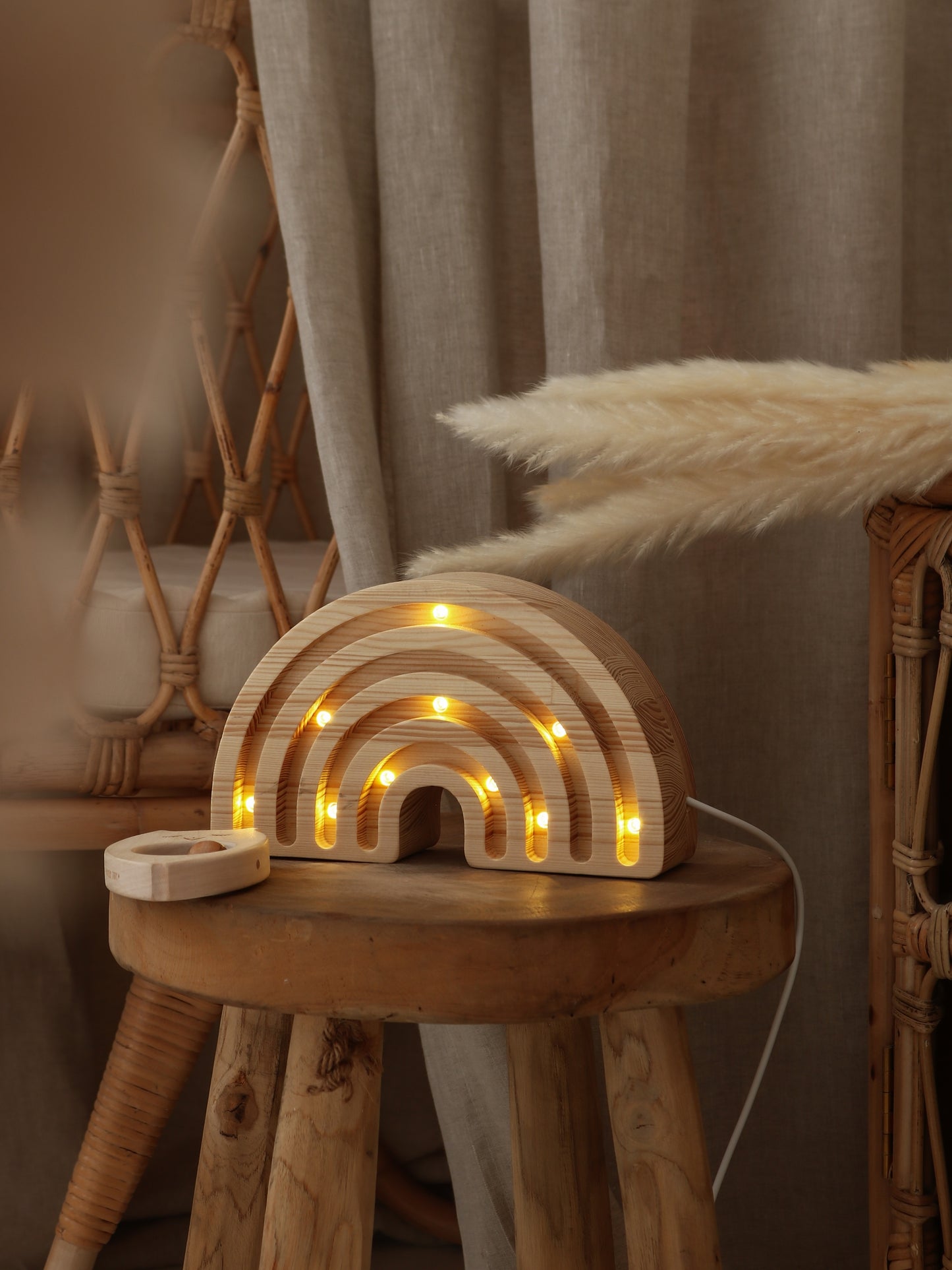 Little Lights Regnbue Mini lampe i træ - flere farver