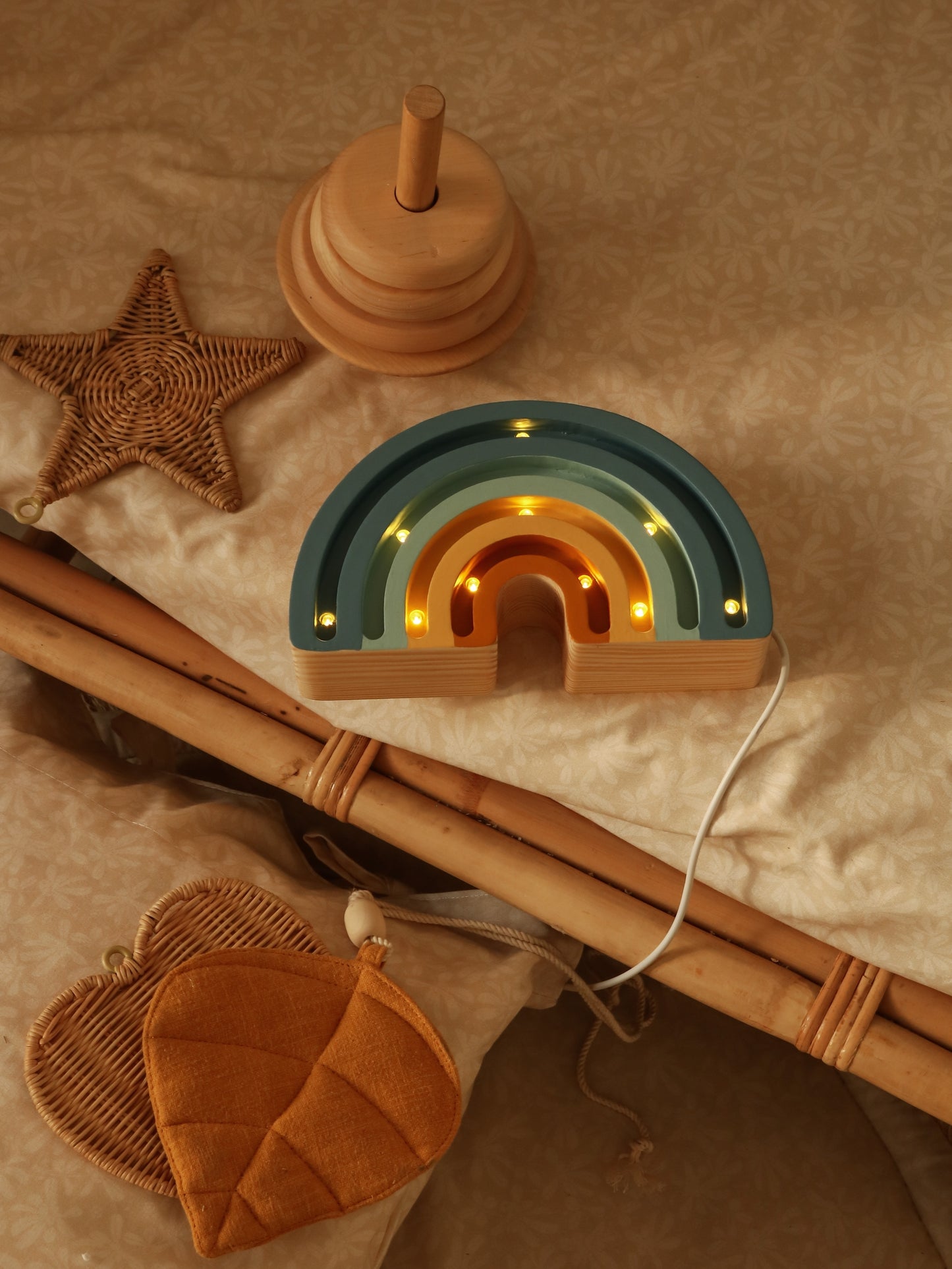 Little Lights Regnbue Mini lampe i træ - flere farver