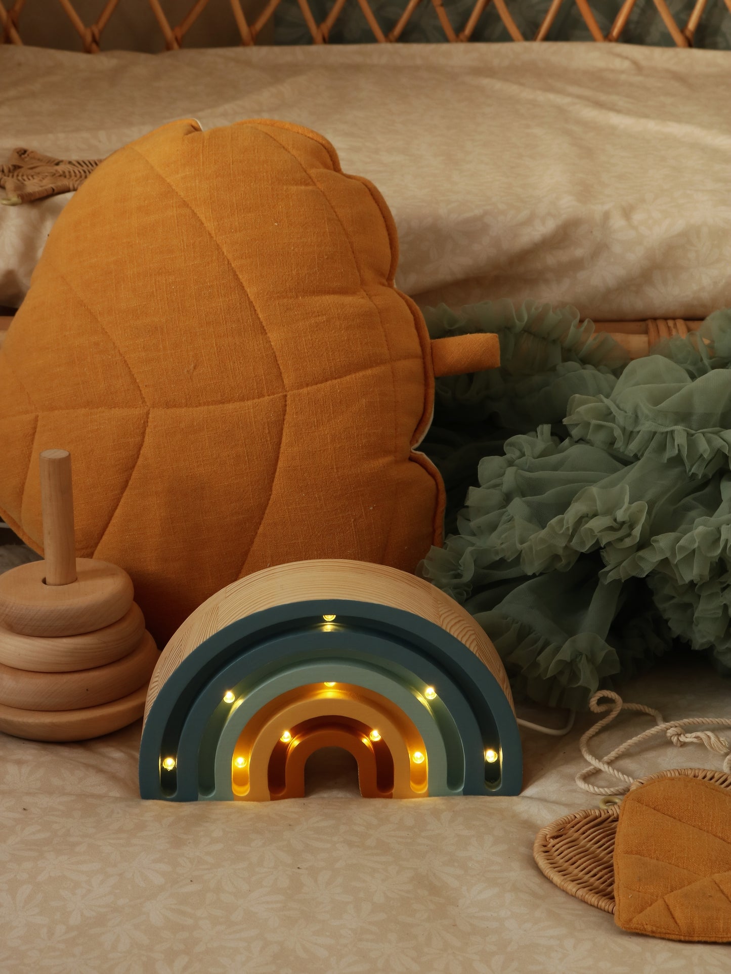 Little Lights Regnbue Mini lampe i træ - flere farver