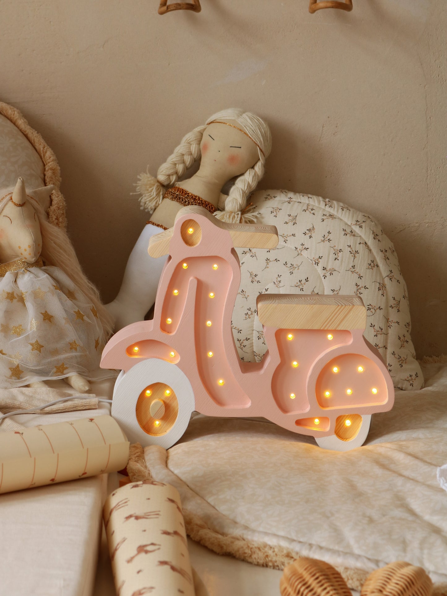 Little Lights Scooter lampe i træ - flere farver