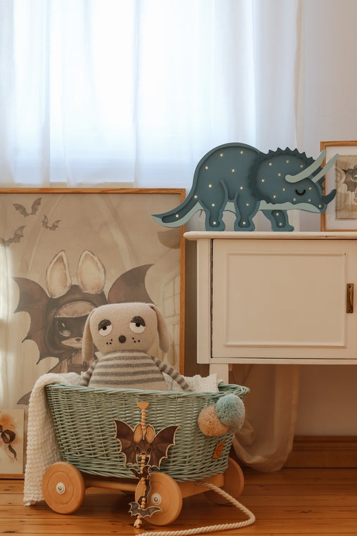 Little Lights Dino Triceratops lampe i træ - flere farver