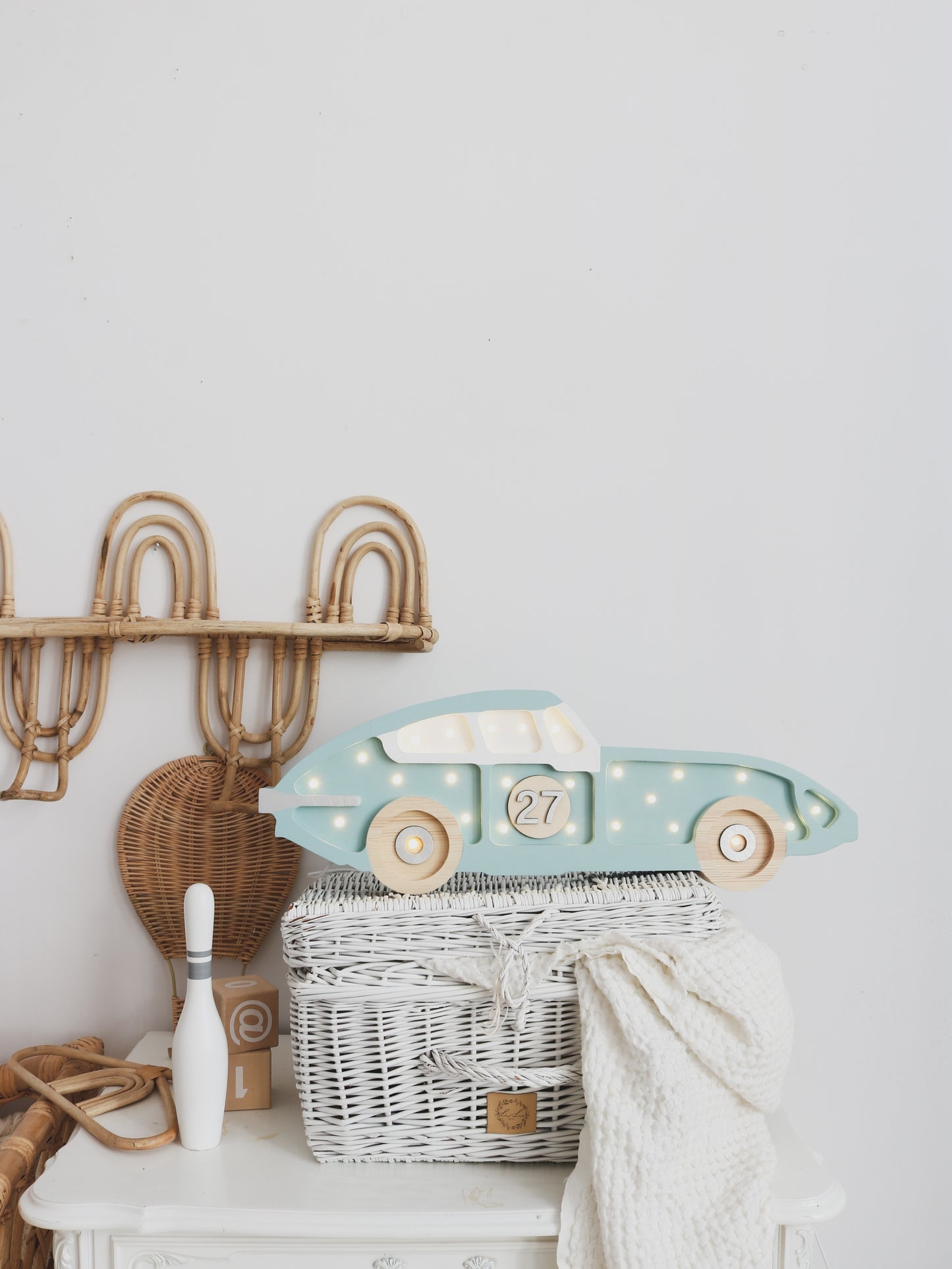 Little Lights Race Car lampe i træ - flere farver
