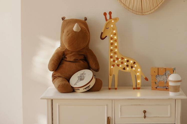 Little Lights Giraffe lampe i træ - flere farver