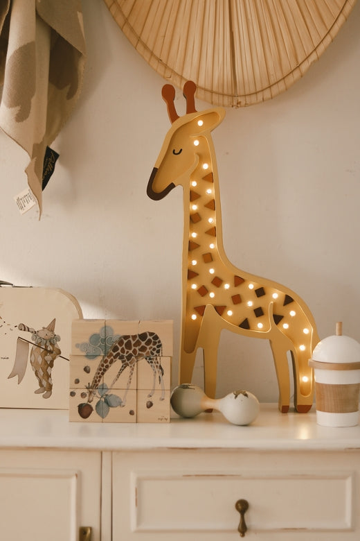 Little Lights Giraffe lampe i træ - flere farver