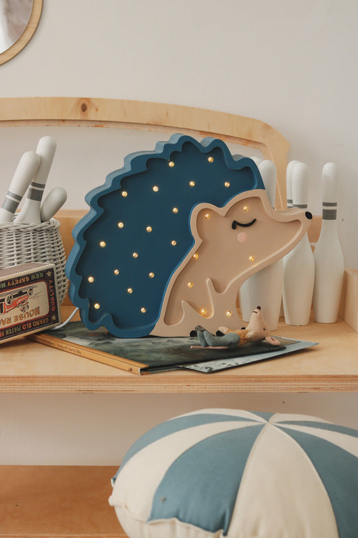 Little Lights Hedgehog lampe i træ - flere farver