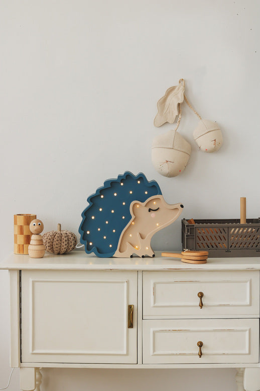 Little Lights Hedgehog lampe i træ - flere farver