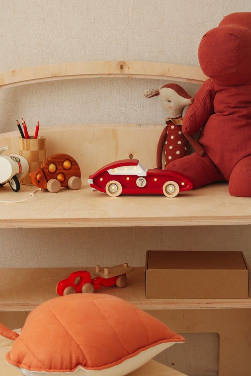 Little Lights Race Car Mini lampe i træ - flere farver