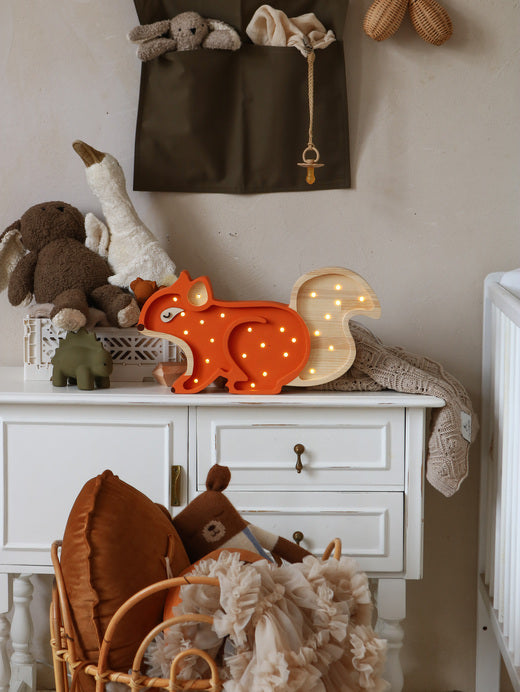 Little Lights Squirrel lampe i træ - flere farver