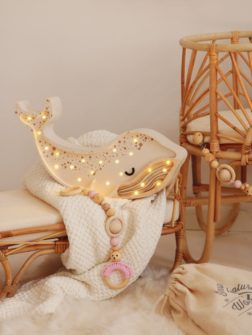 Little Lights Whale lampe i træ - flere farver