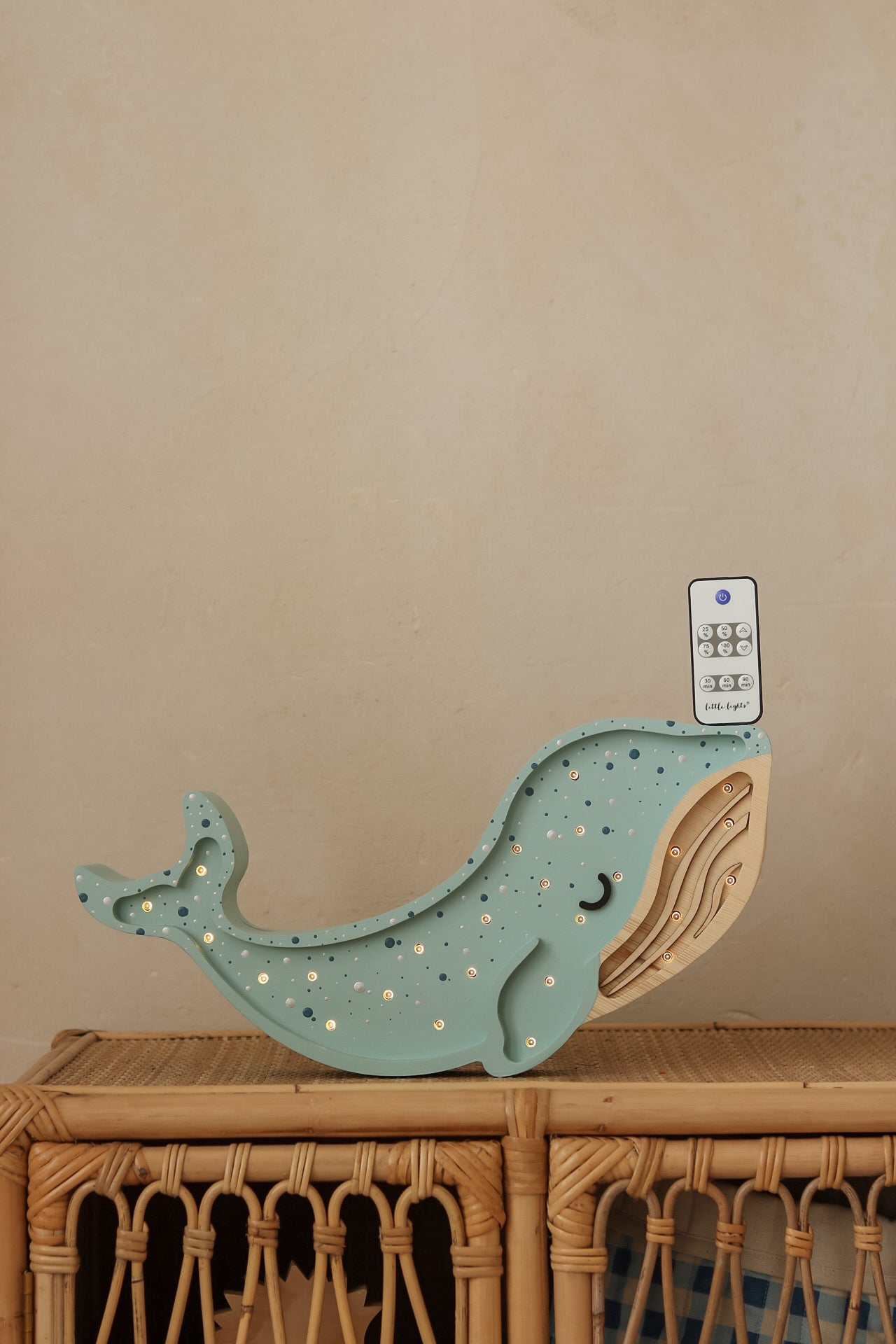 Little Lights Whale lampe i træ - flere farver