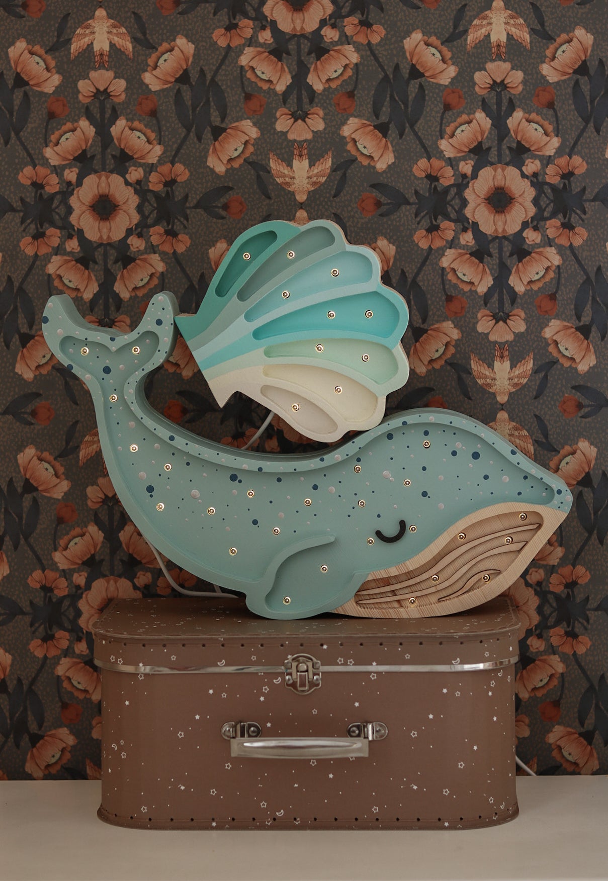 Little Lights Whale lampe i træ - flere farver