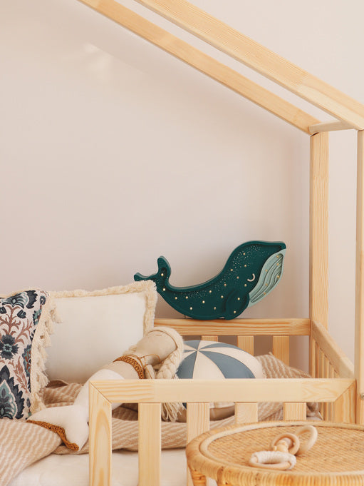 Little Lights Whale lampe i træ - flere farver