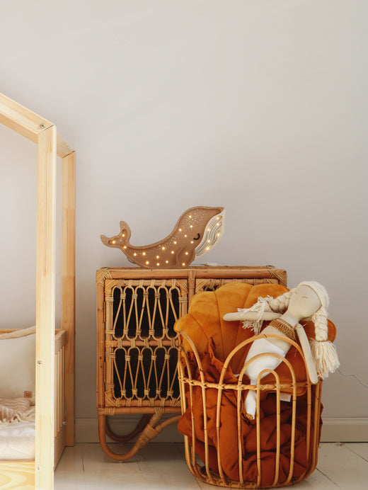 Little Lights Whale lampe i træ - flere farver