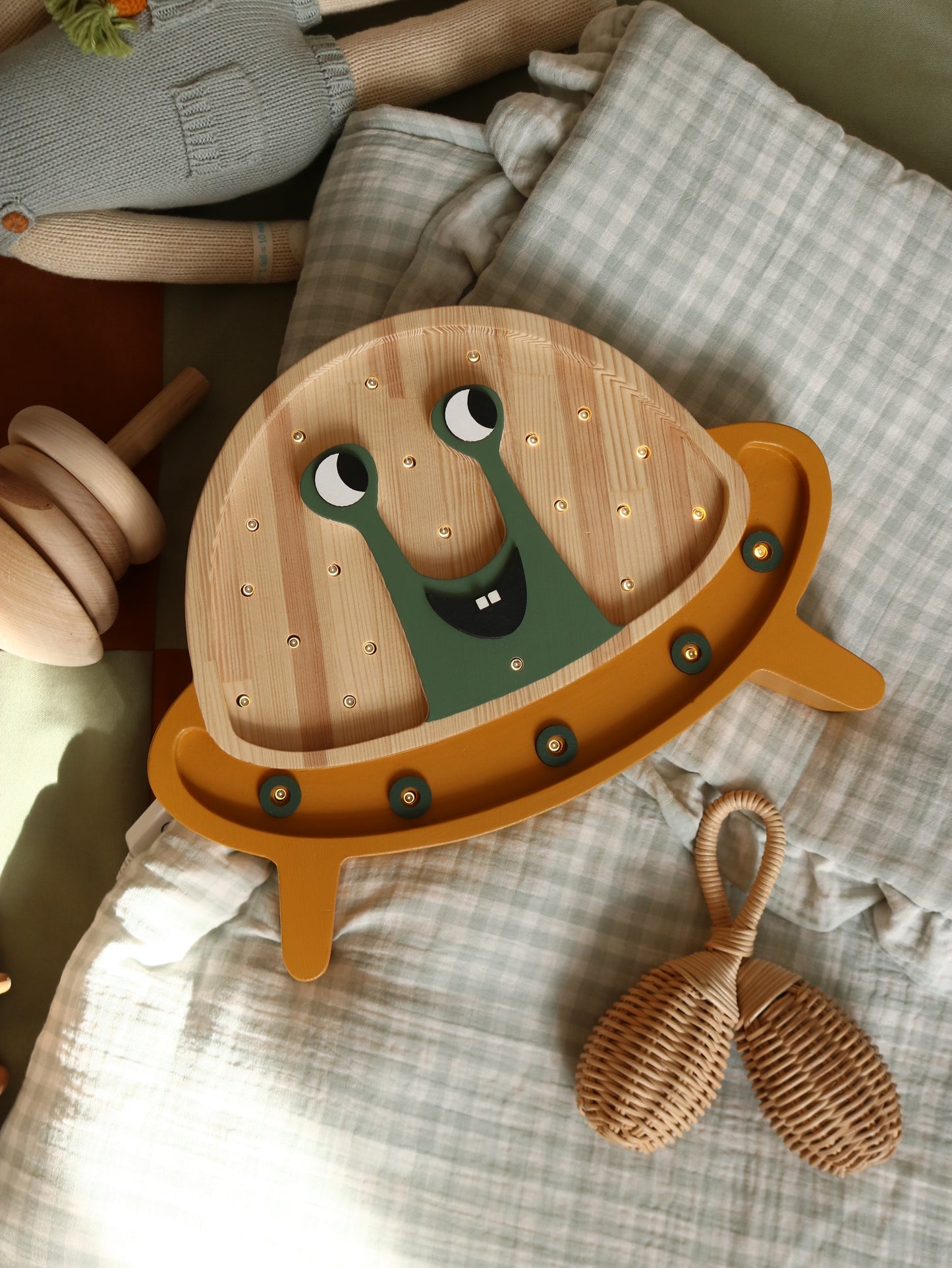 Little Lights UFO lampe i træ - flere farver
