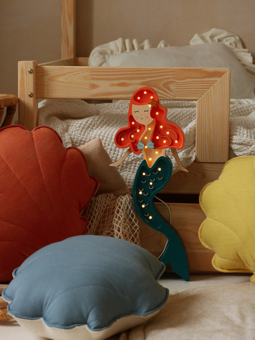 Little Lights Mermaid lampe i træ - flere farver