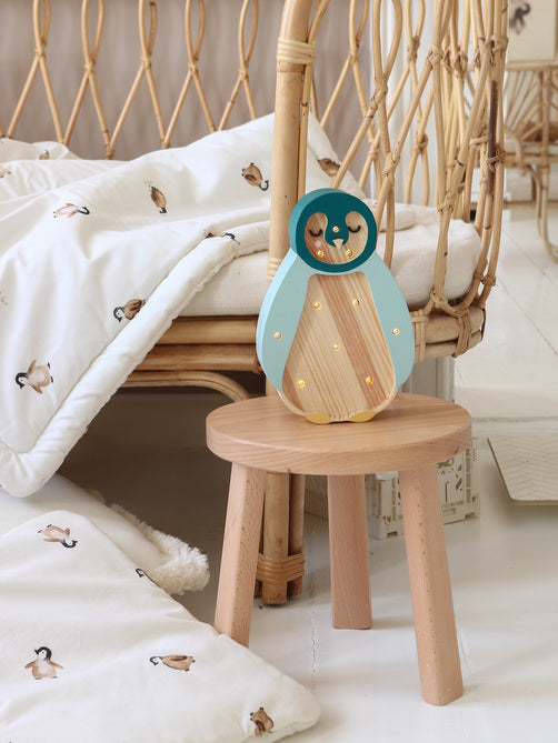 Little Lights Baby Penguin Mini lampe i træ - flere farver