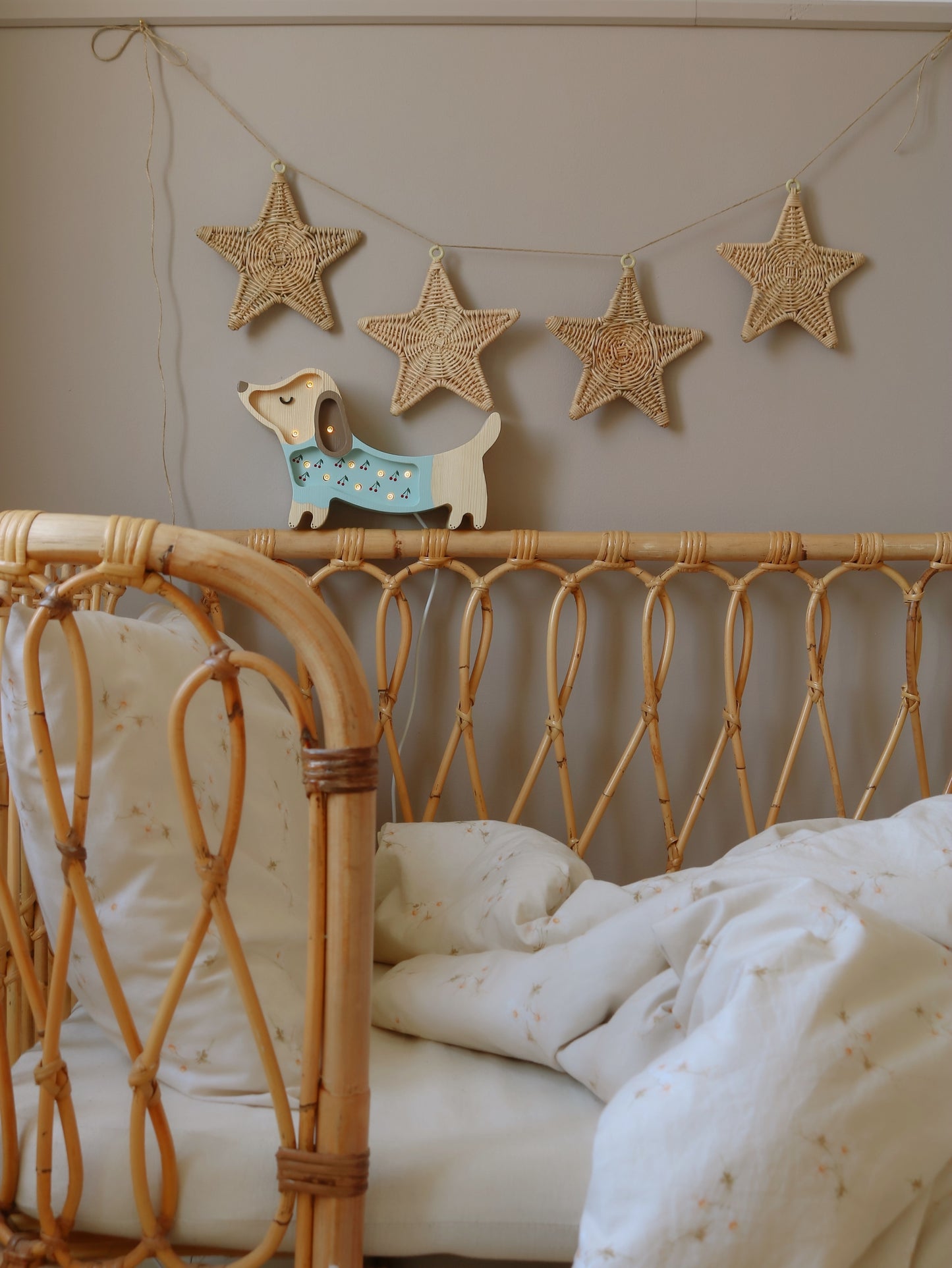 Little Lights Puppy Mini lampe i træ - flere farver