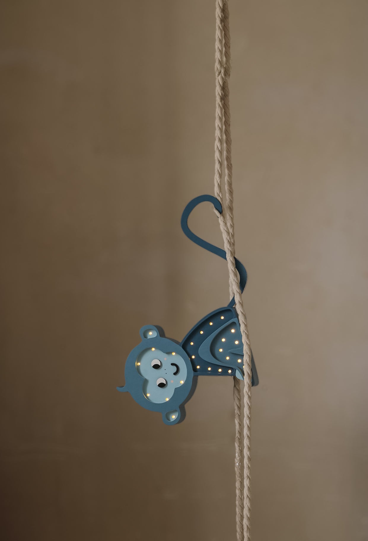 Little Lights Monkey lampe i træ - flere farver