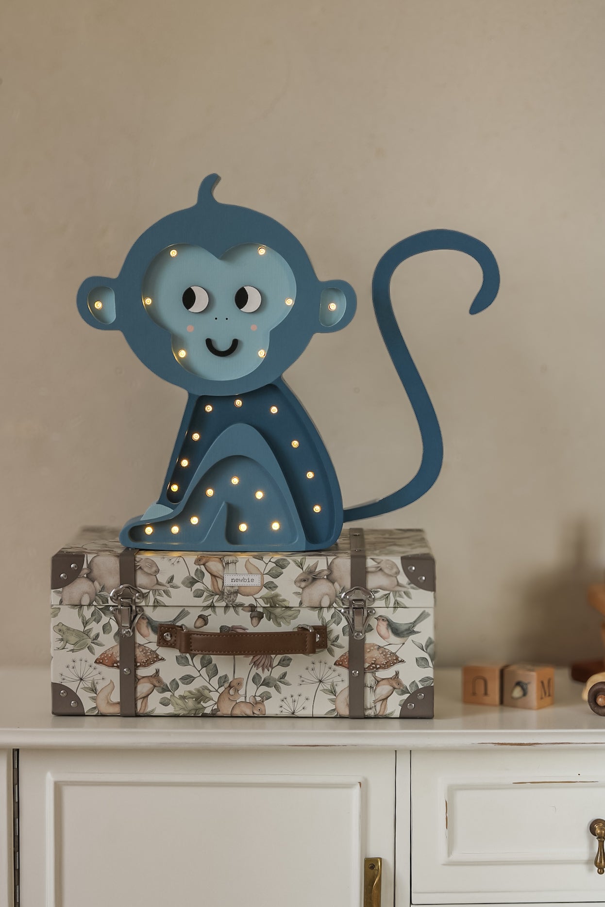 Little Lights Monkey lampe i træ - flere farver