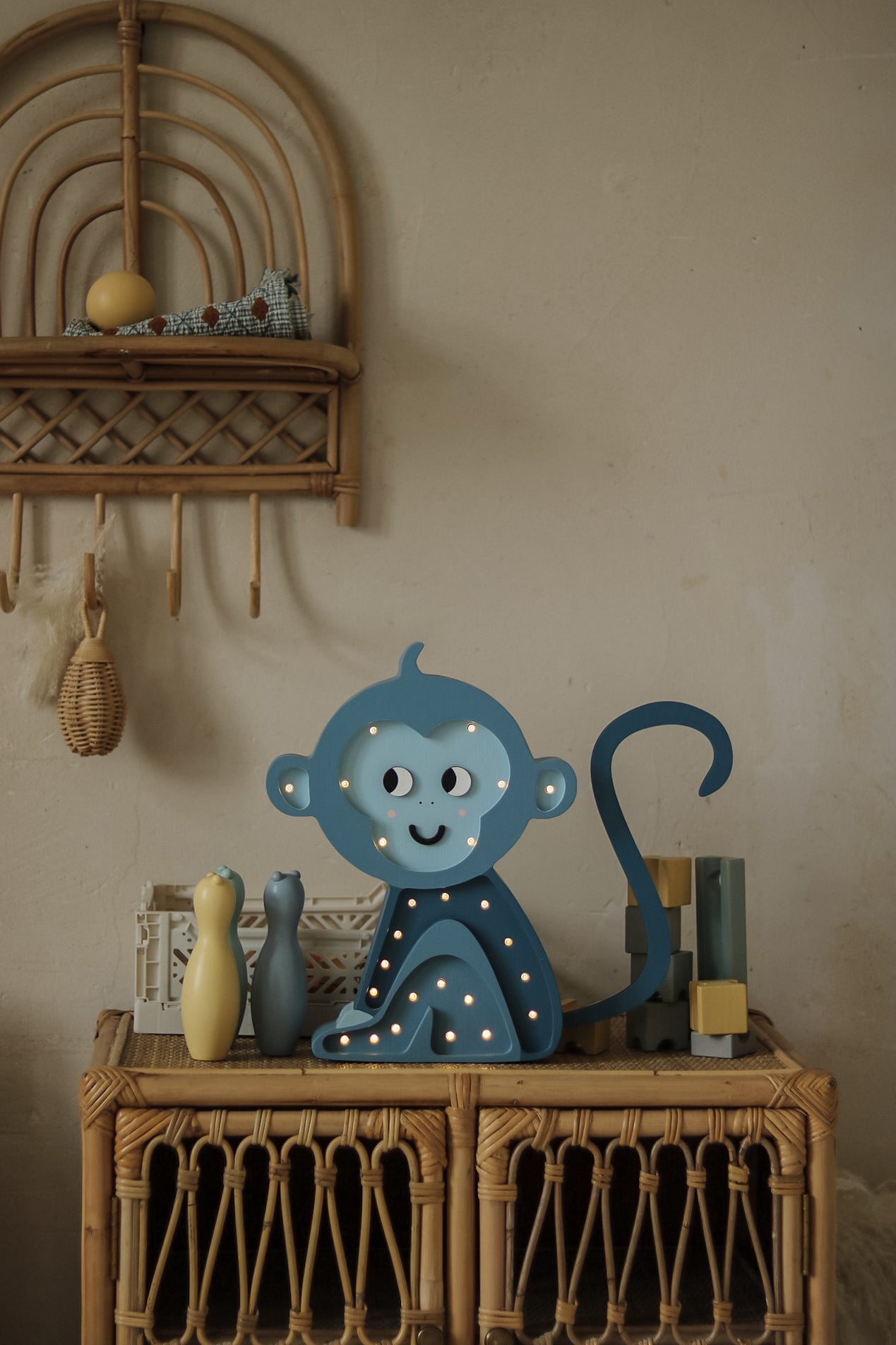 Little Lights Monkey lampe i træ - flere farver