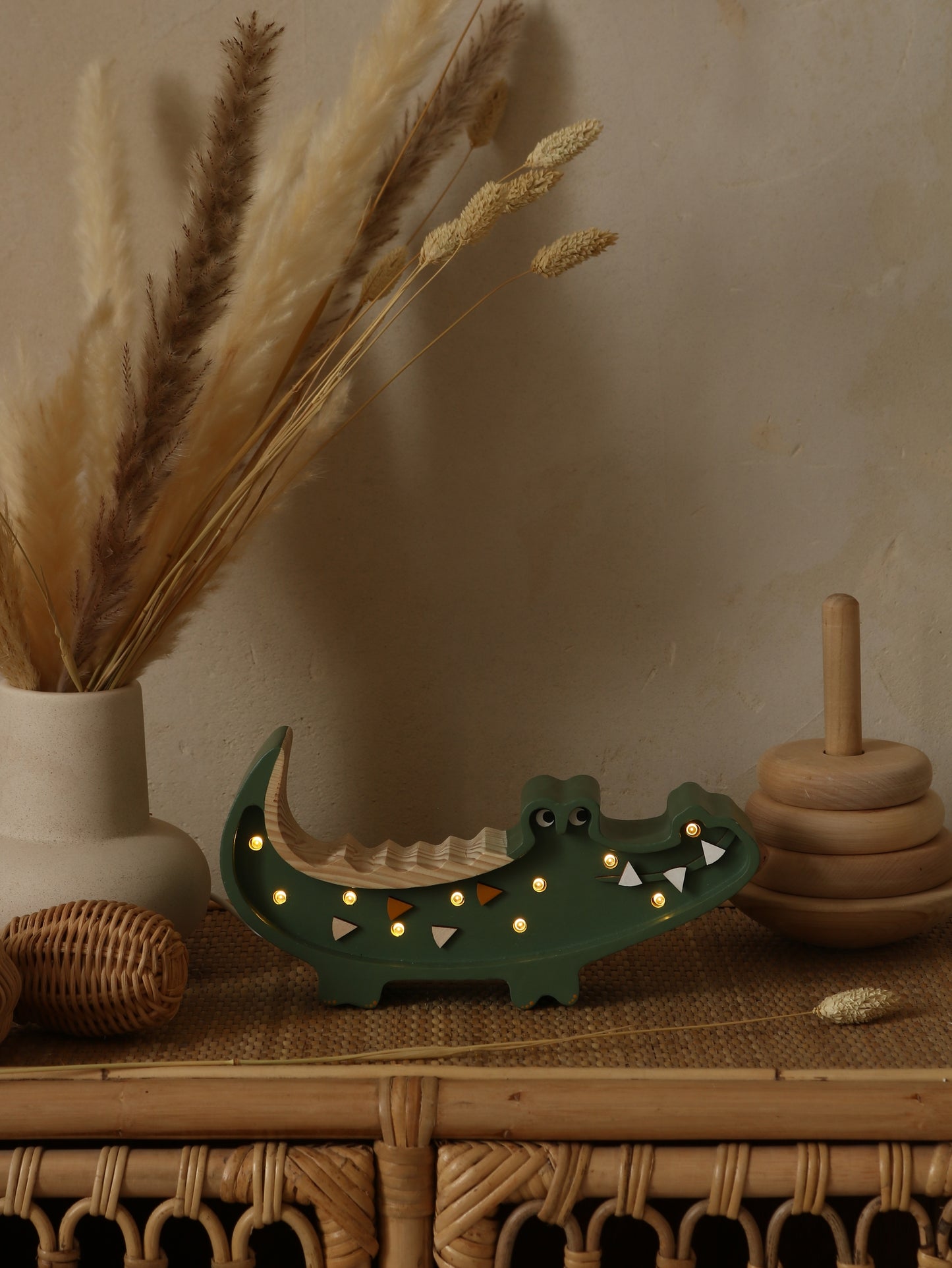 Little Lights Crocodile Mini lampe i træ - flere farver