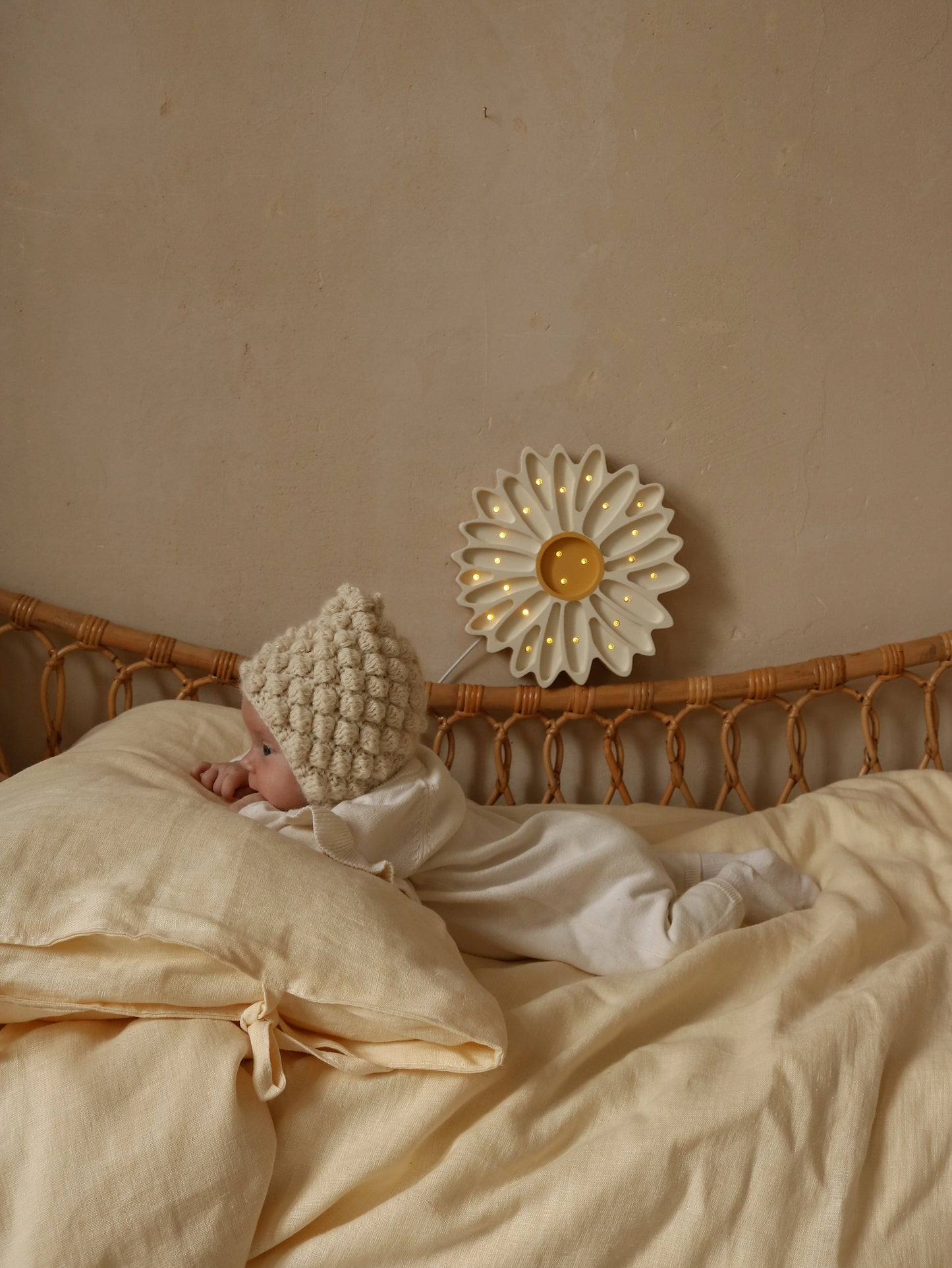 Little Lights Daisy lampe i træ - flere farver