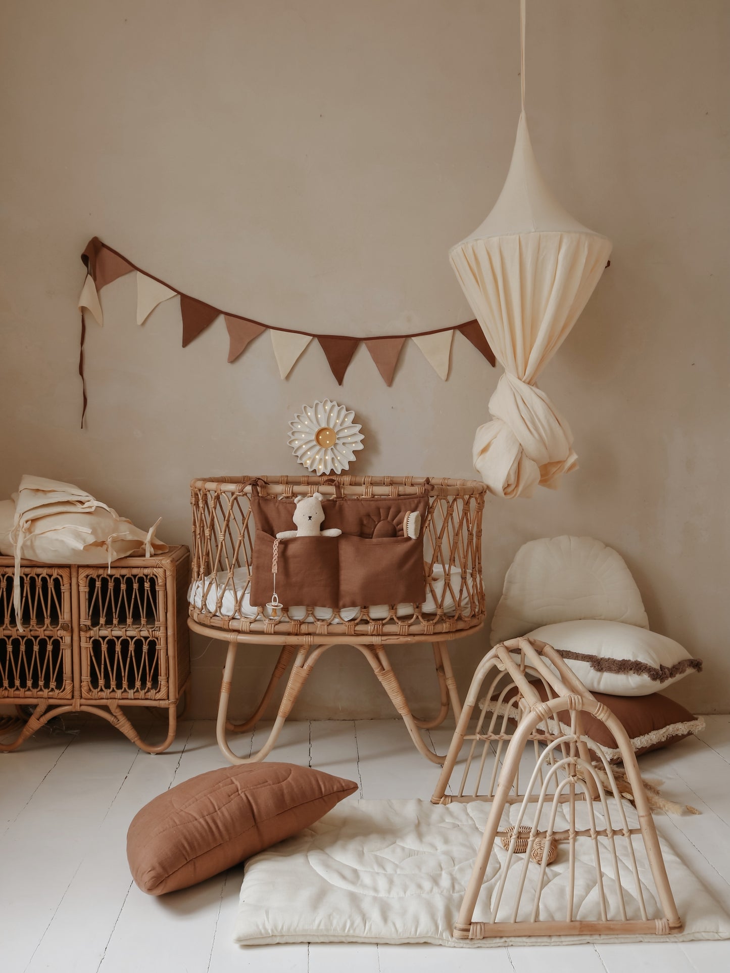 Little Lights Daisy lampe i træ - flere farver