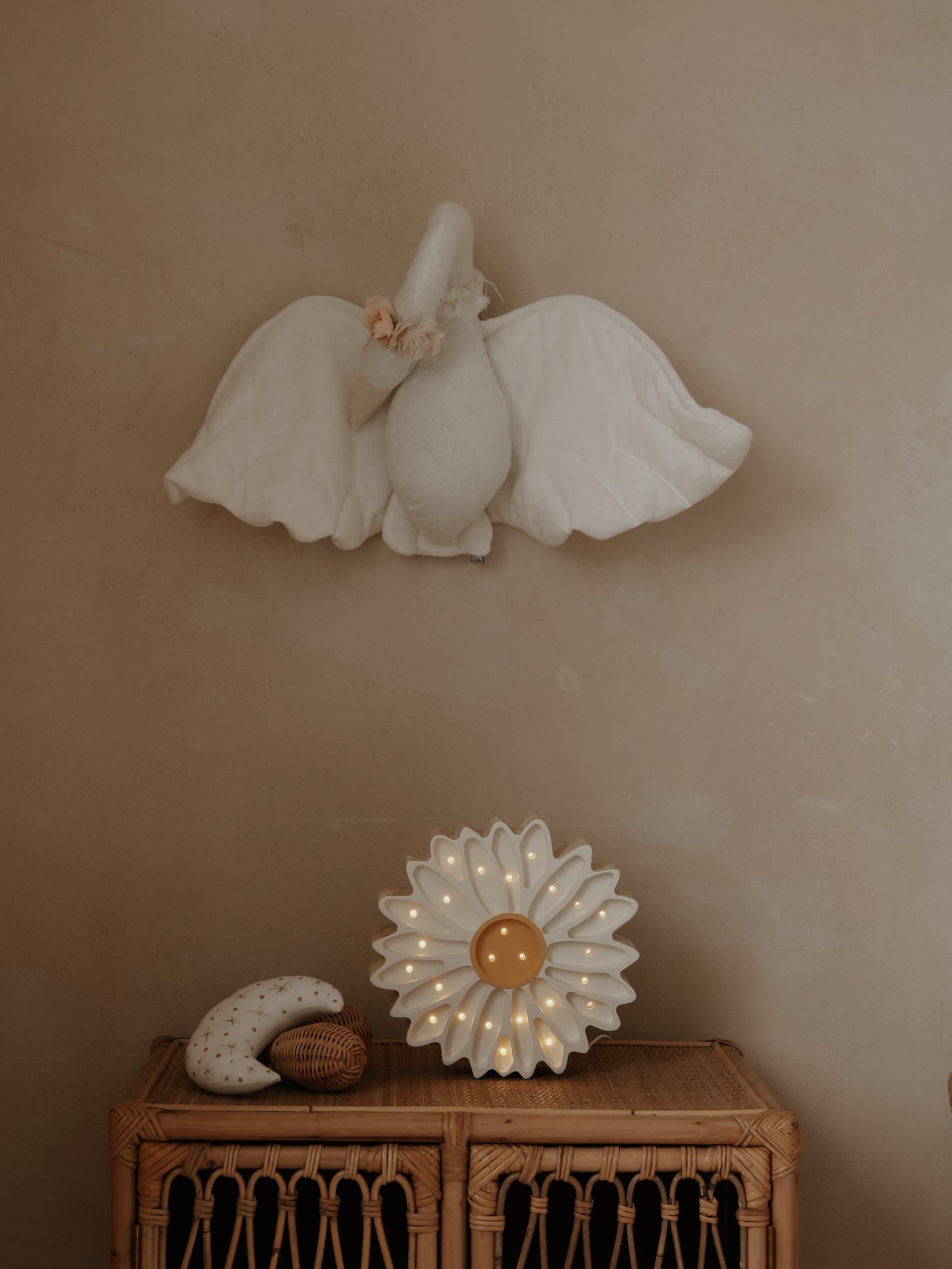 Little Lights Daisy lampe i træ - flere farver