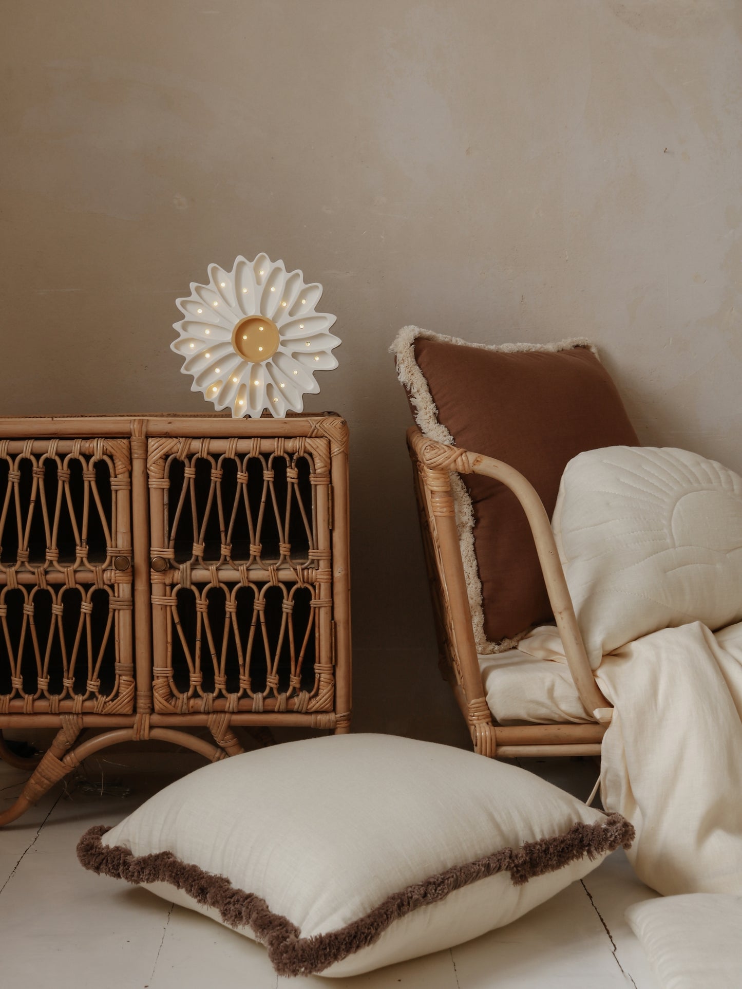 Little Lights Daisy lampe i træ - flere farver