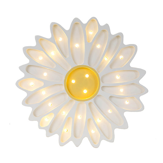 Little Lights Daisy lampe i træ - flere farver