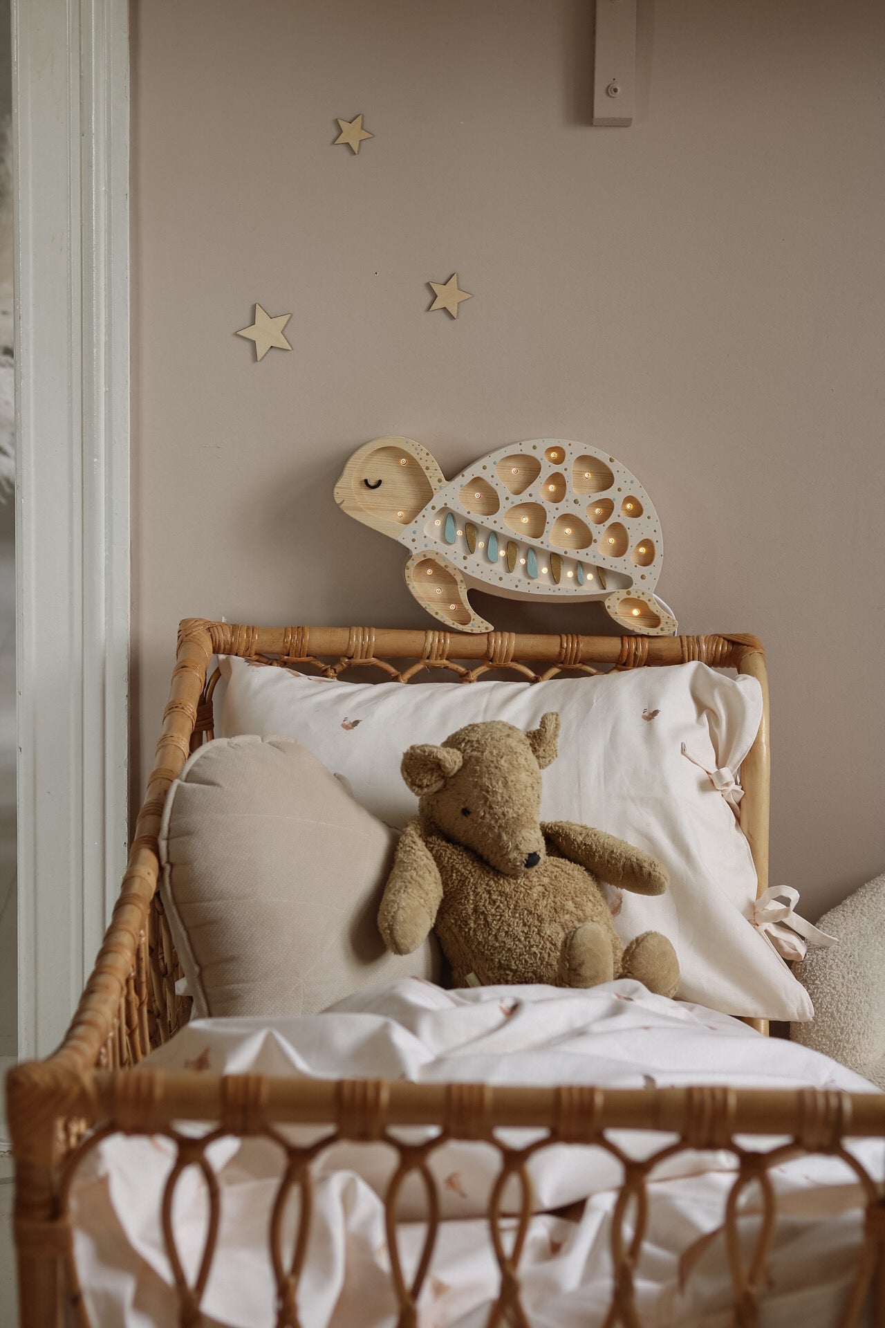 Little Lights Turtle lampe i træ - flere farver