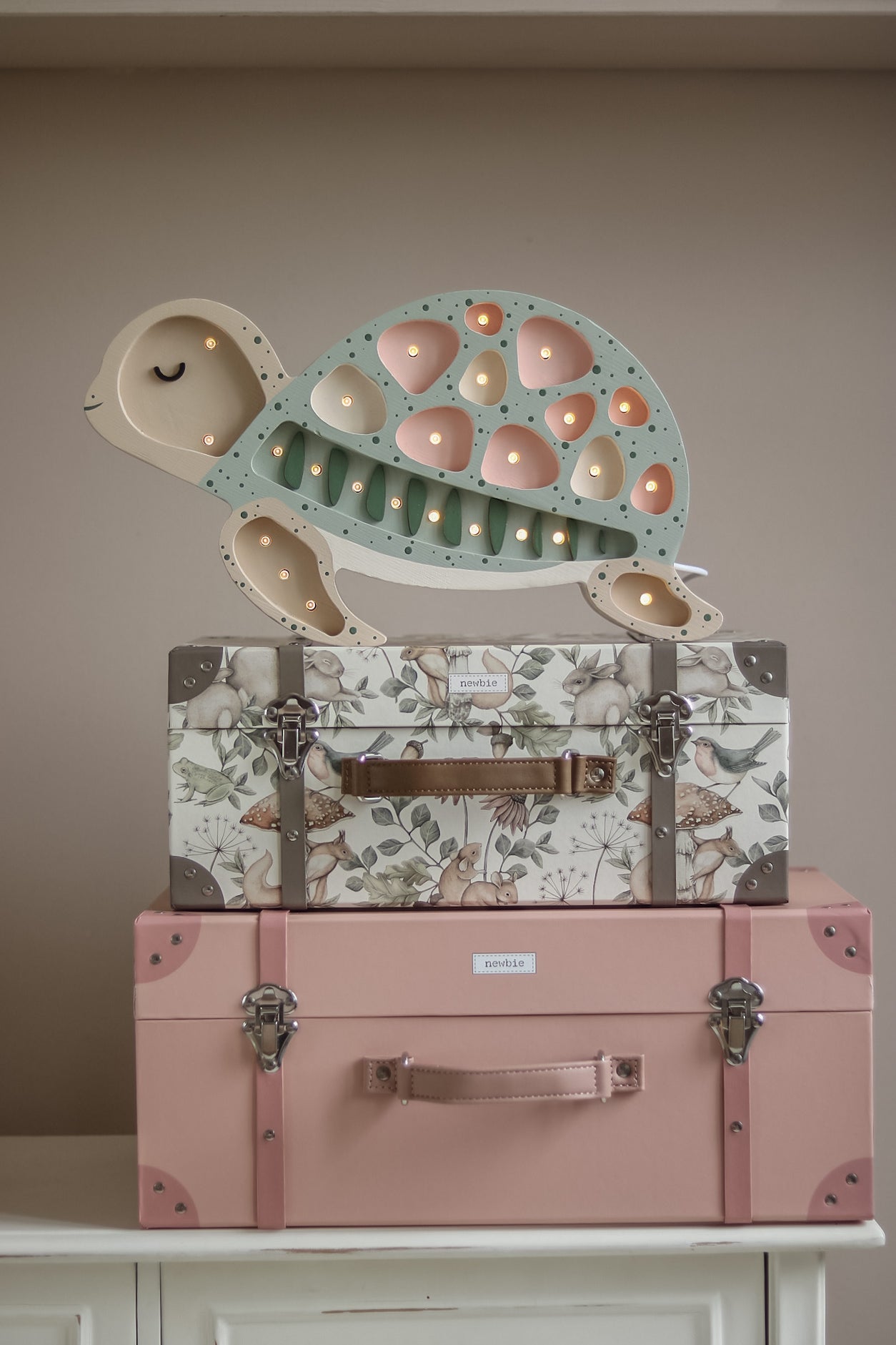 Little Lights Turtle lampe i træ - flere farver