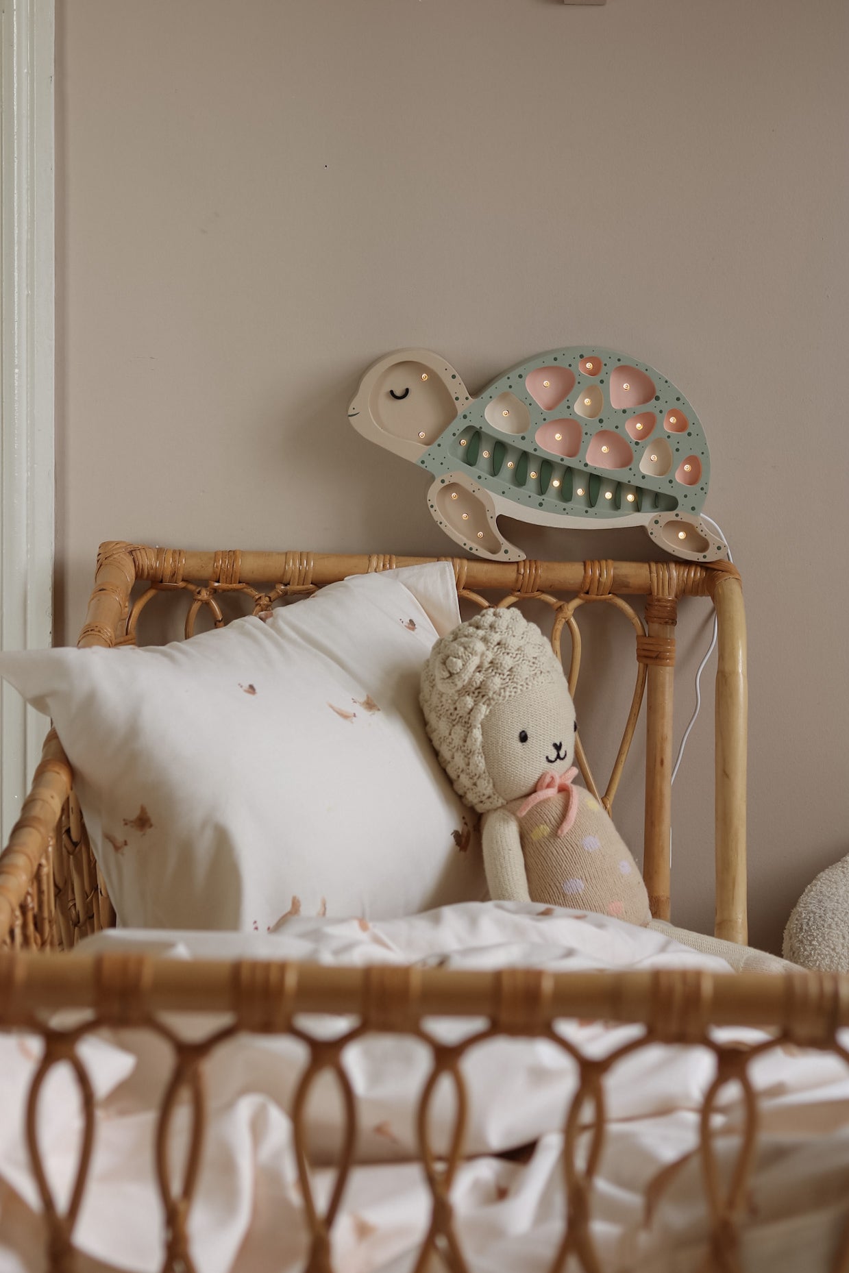 Little Lights Turtle lampe i træ - flere farver