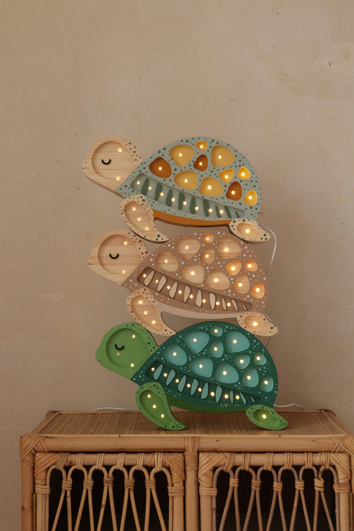 Little Lights Turtle lampe i træ - flere farver