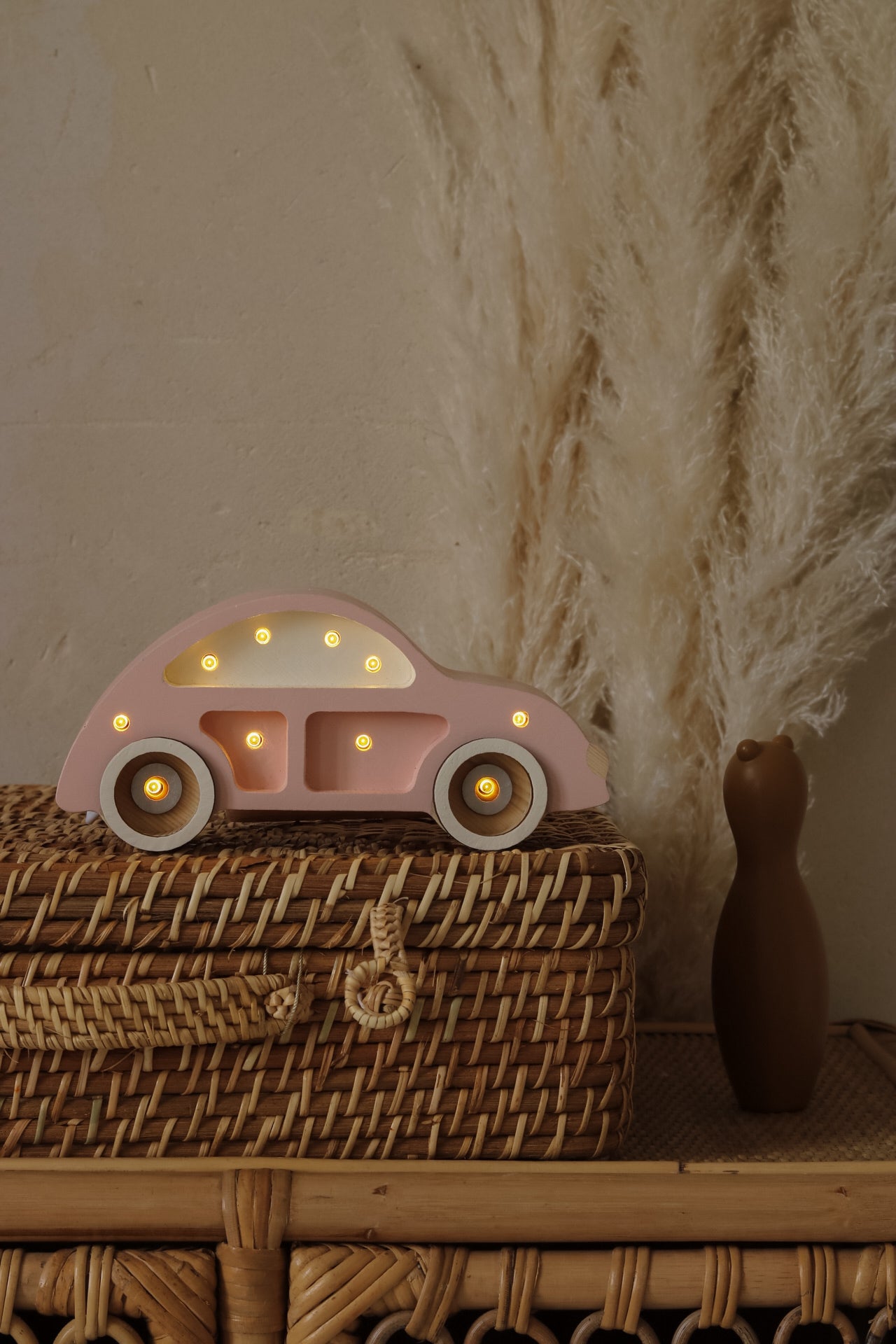 Little Lights Beetle Car Mini lampe i træ - flere farver