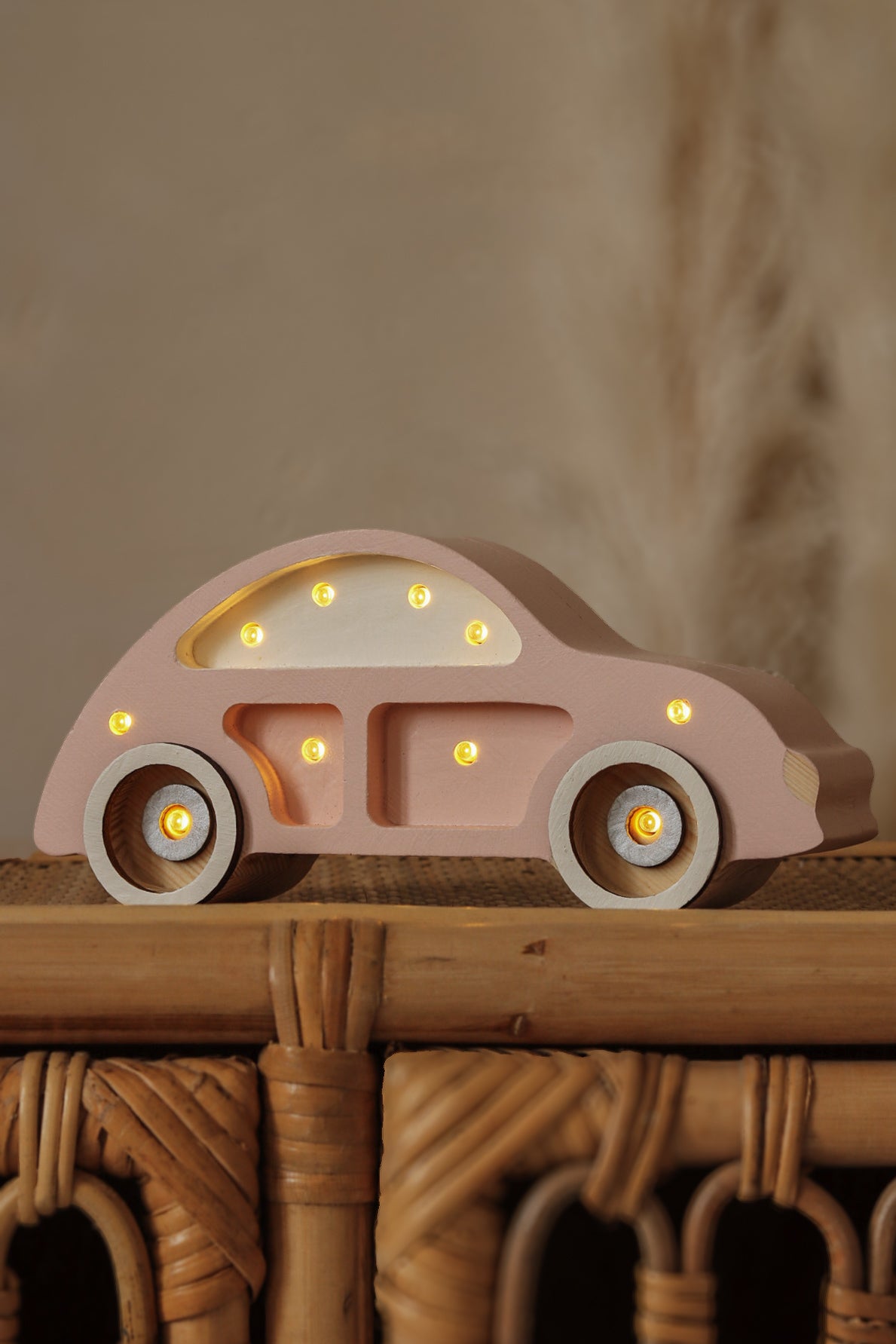 Little Lights Beetle Car Mini lampe i træ - flere farver
