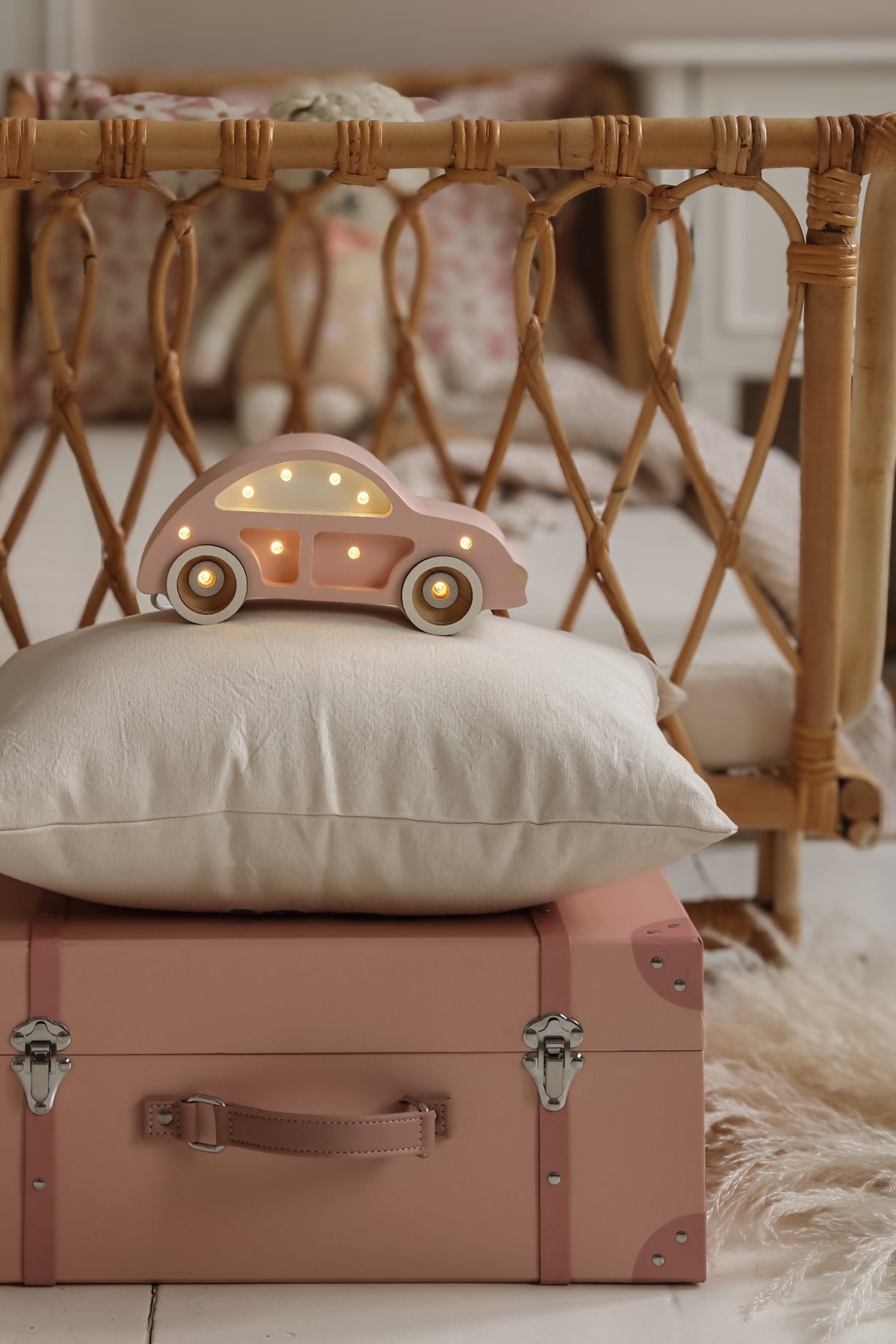 Little Lights Beetle Car Mini lampe i træ - flere farver