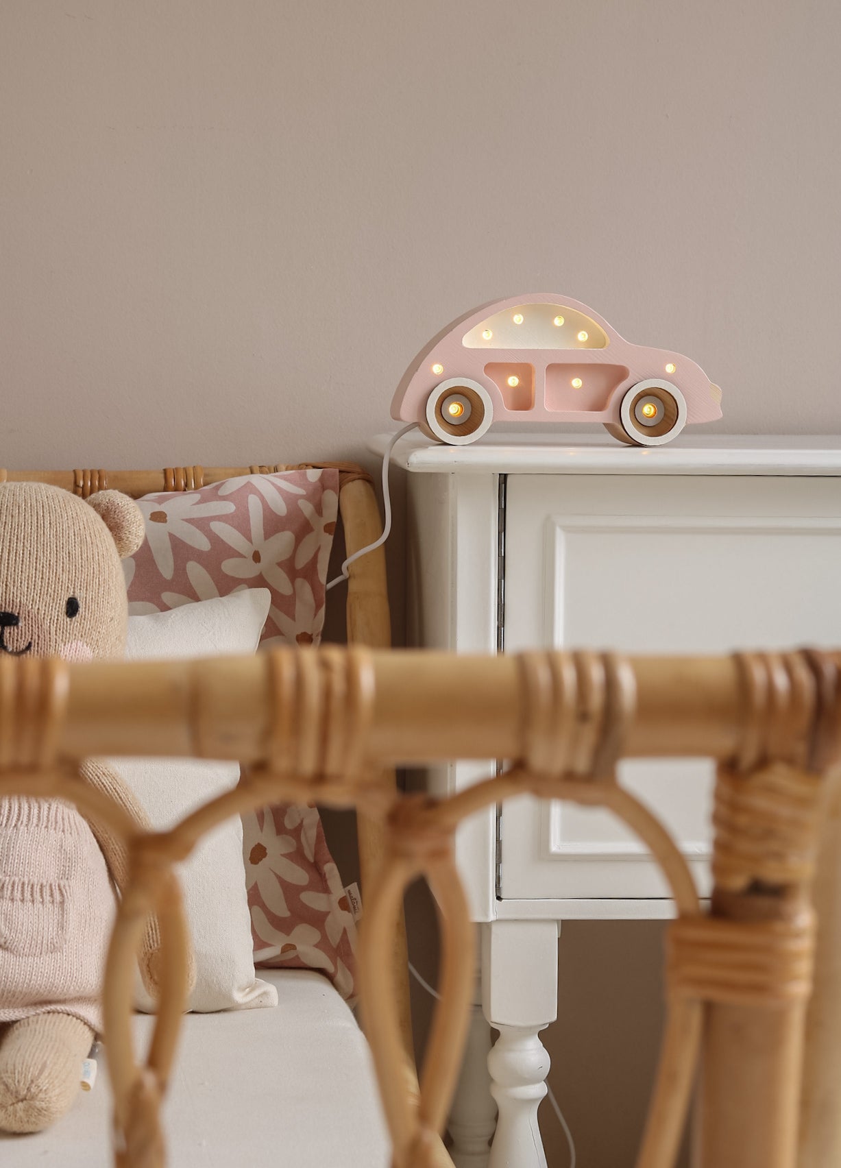 Little Lights Beetle Car Mini lampe i træ - flere farver
