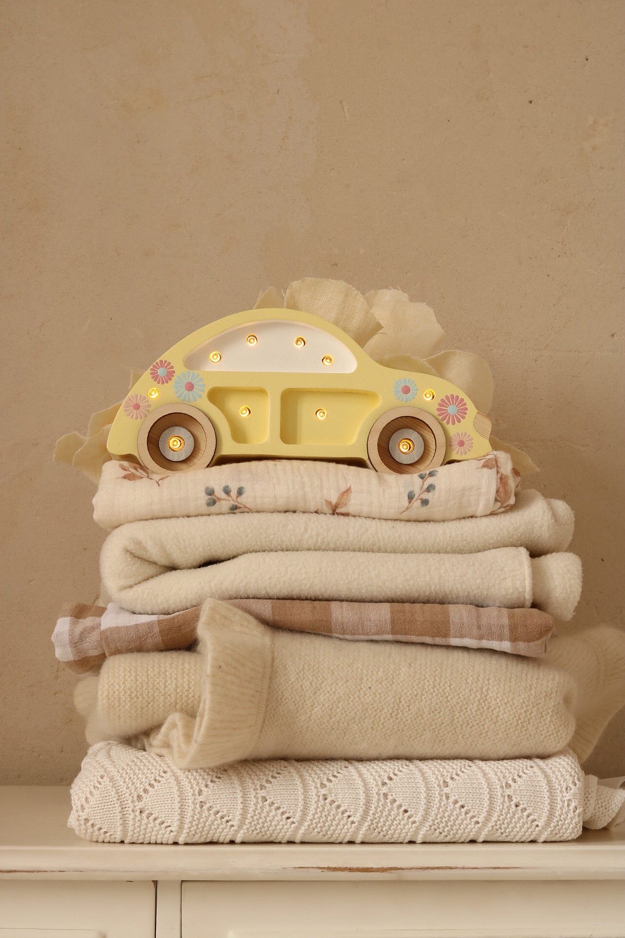 Little Lights Beetle Car Mini lampe i træ - flere farver