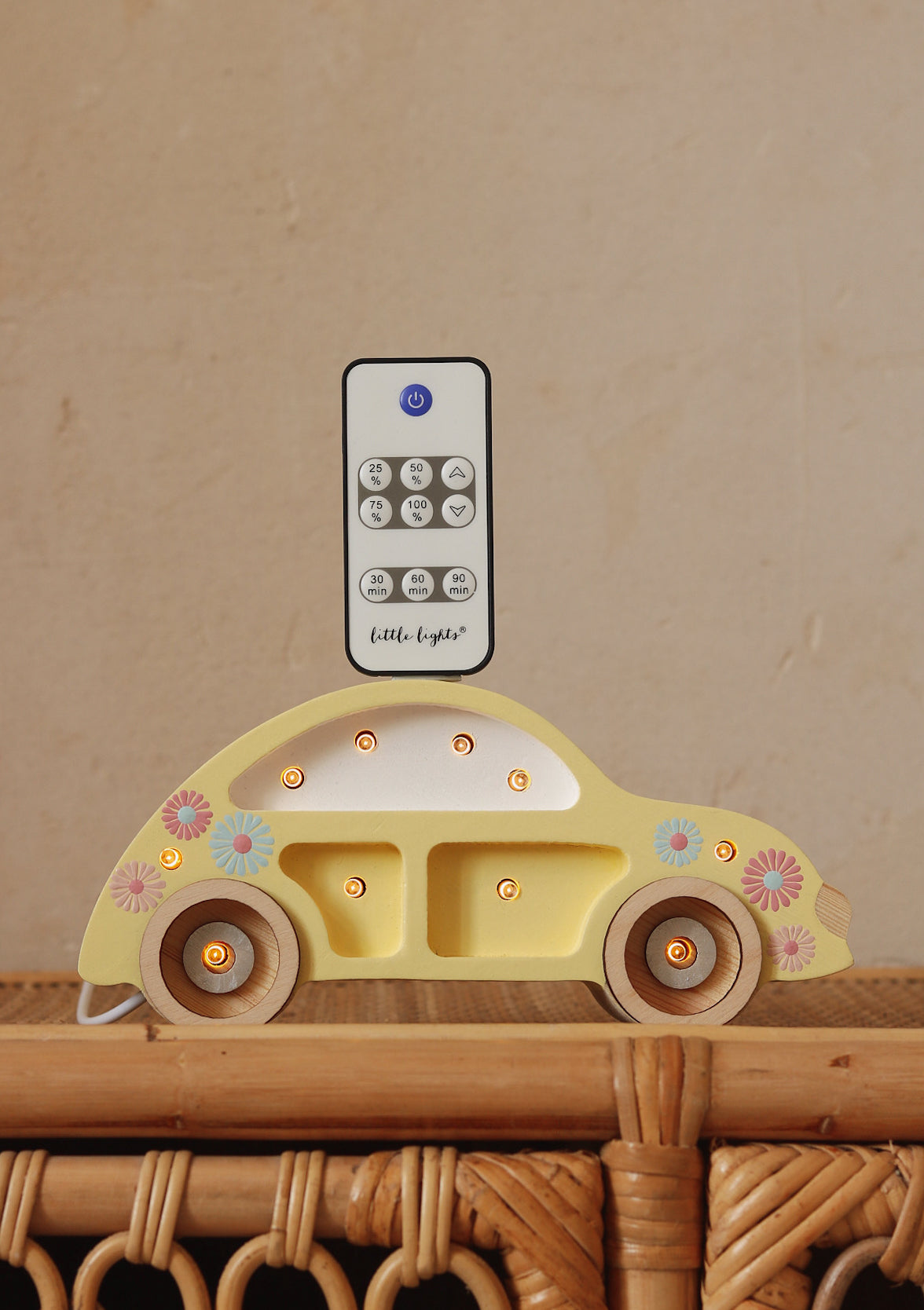 Little Lights Beetle Car Mini lampe i træ - flere farver