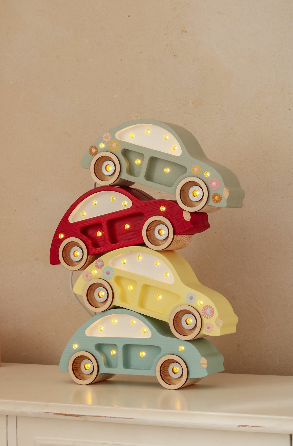 Little Lights Beetle Car Mini lampe i træ - flere farver