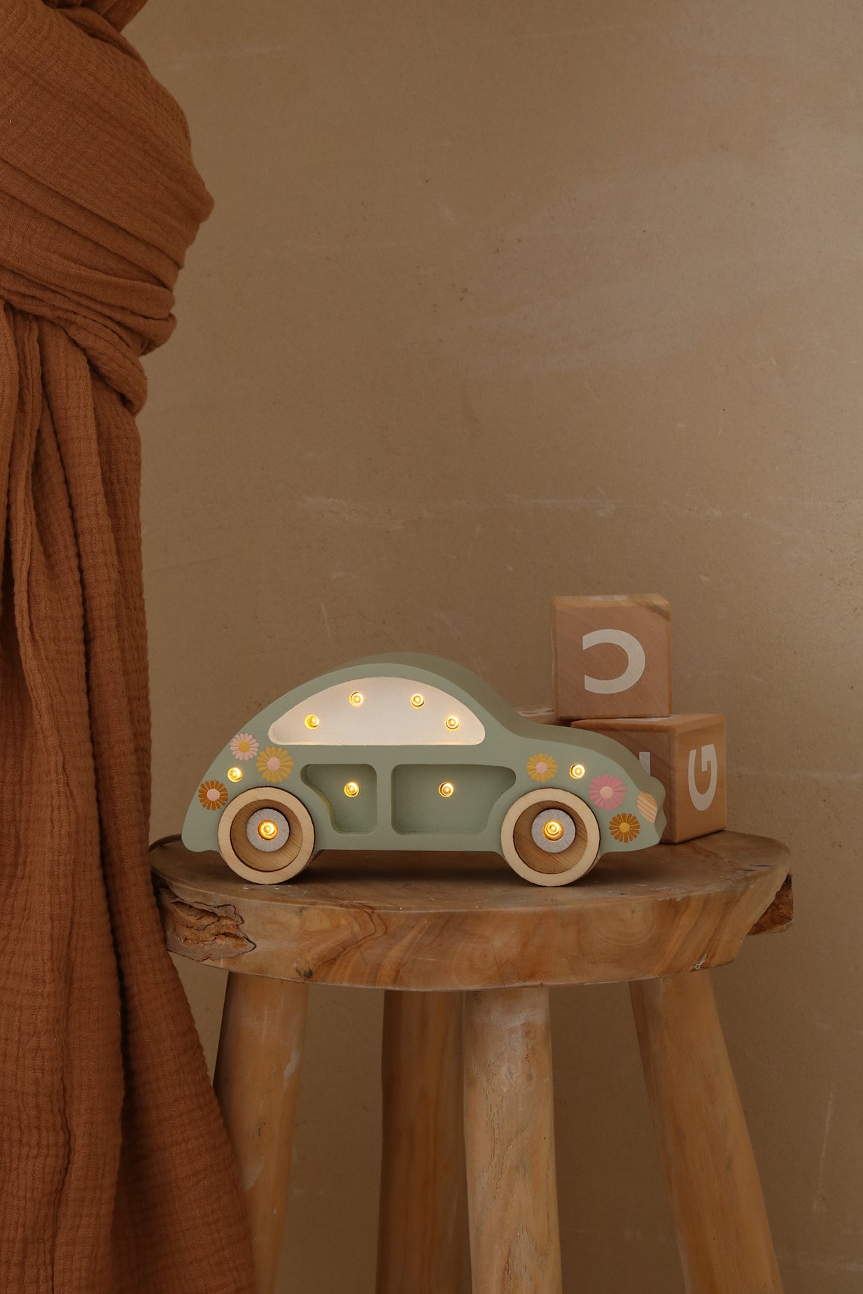 Little Lights Beetle Car Mini lampe i træ - flere farver