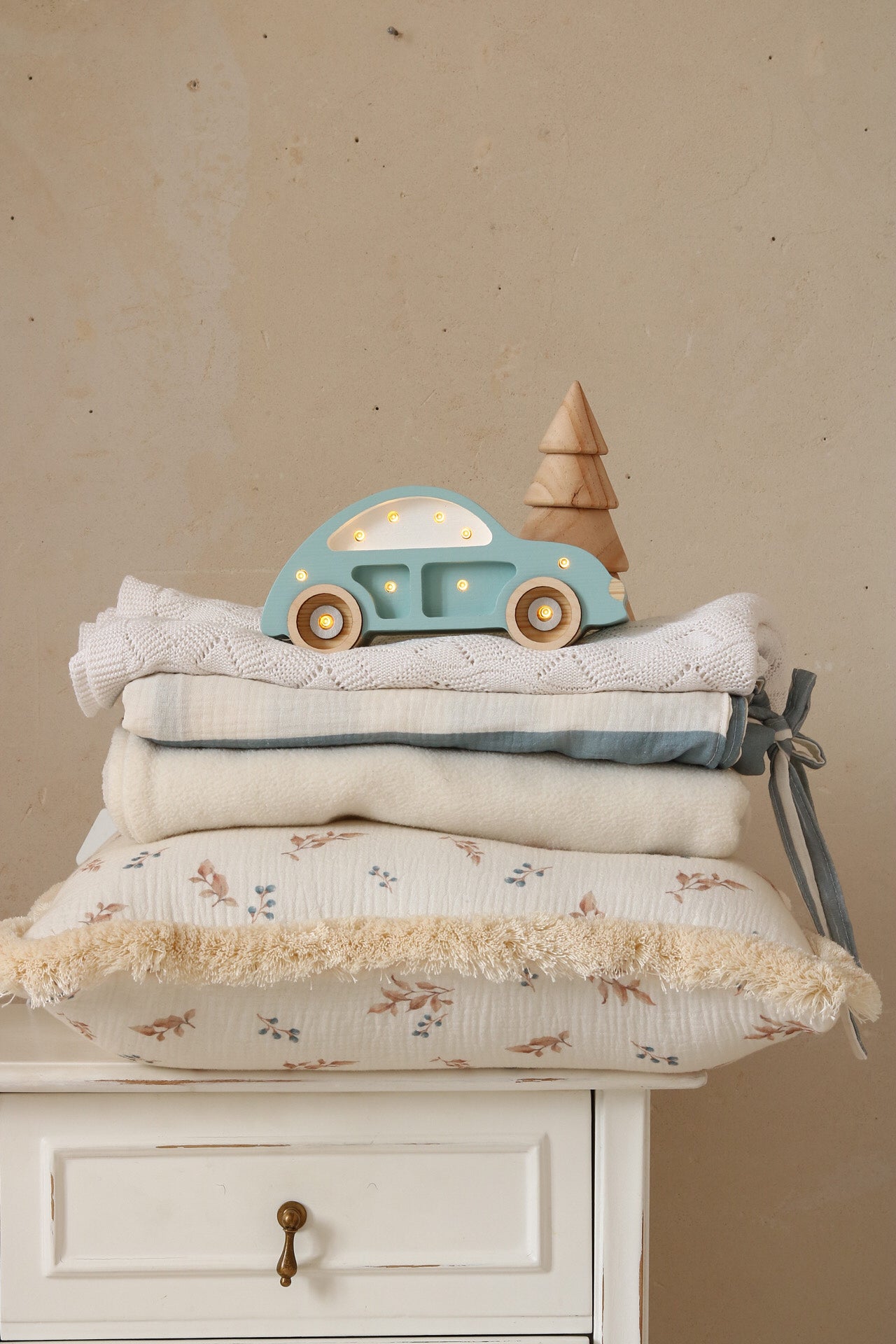 Little Lights Beetle Car Mini lampe i træ - flere farver